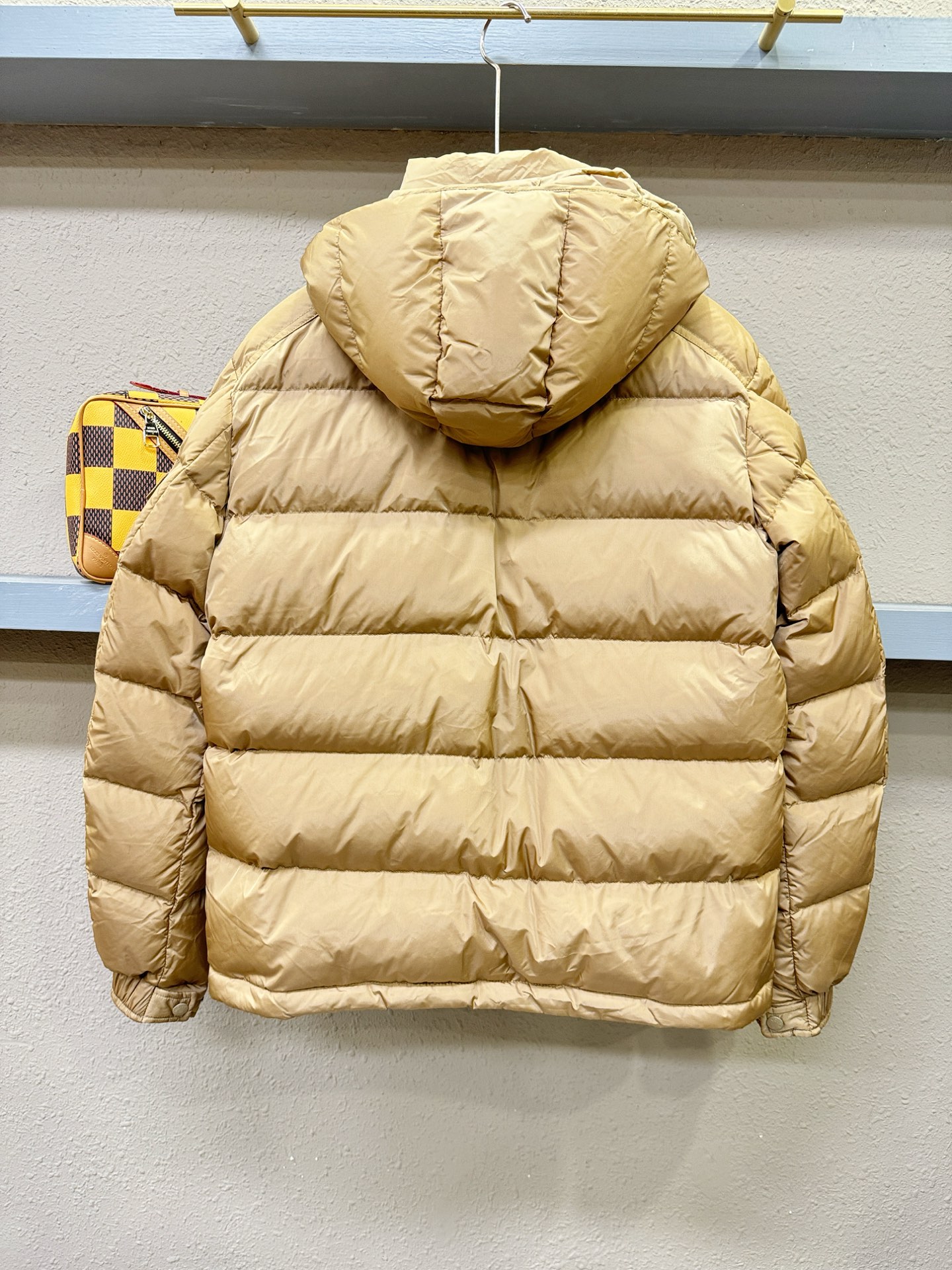 爆款羽绒服 Moncler蒙口 2025新款羽绒服秀场新品，品相非常完美，专柜高科技防水面料，内里90%