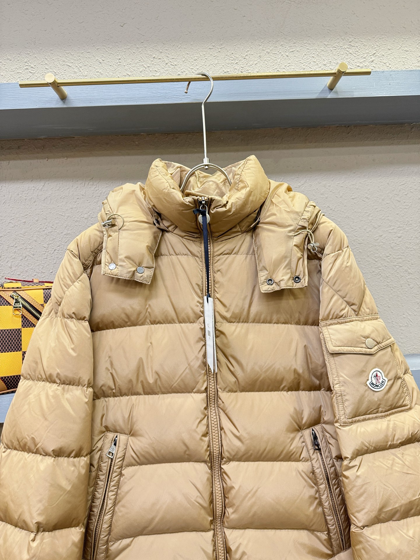 爆款羽绒服 Moncler蒙口 2025新款羽绒服秀场新品，品相非常完美，专柜高科技防水面料，内里90%