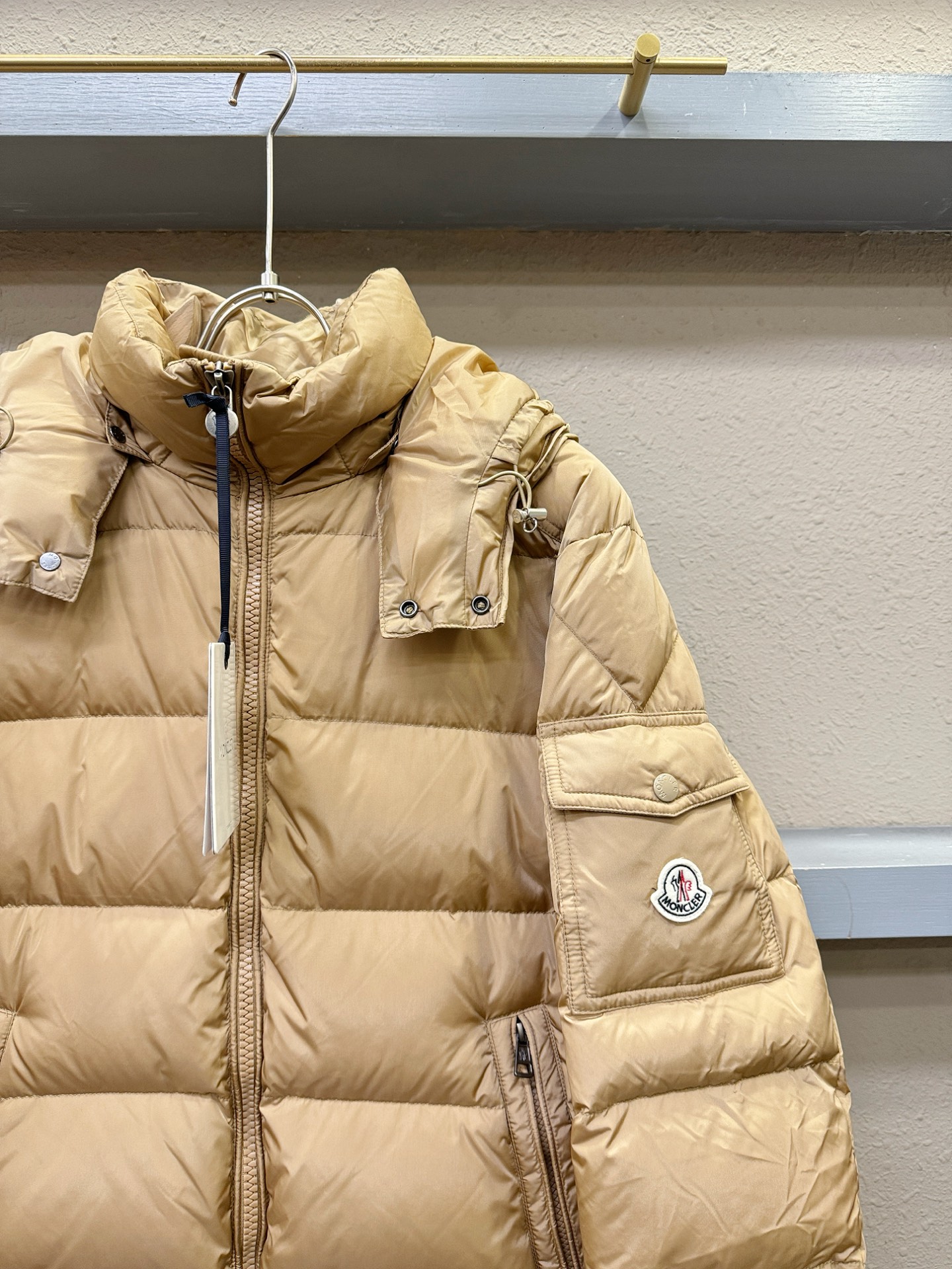 爆款羽绒服 Moncler蒙口 2025新款羽绒服秀场新品，品相非常完美，专柜高科技防水面料，内里90%