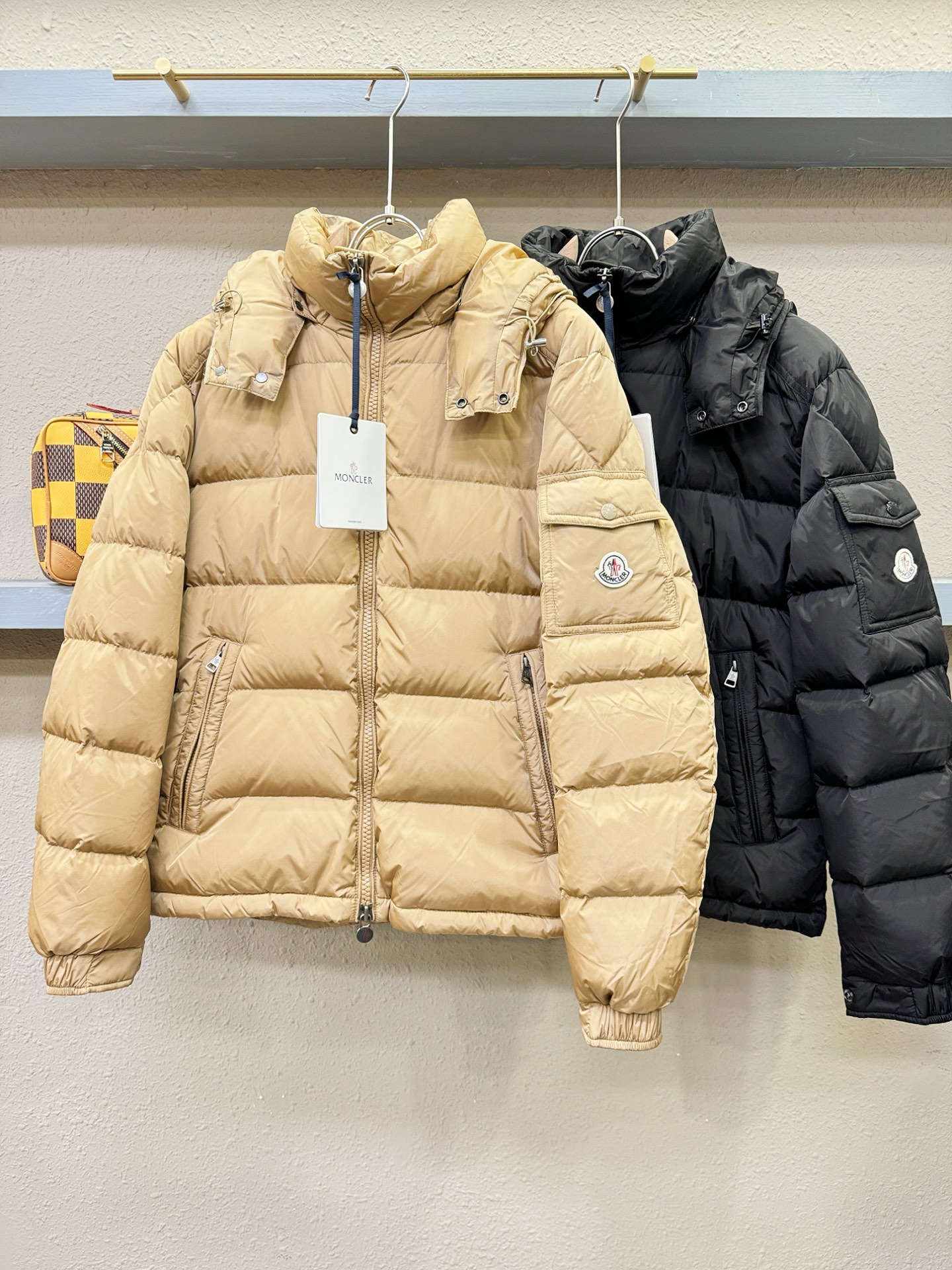爆款羽绒服 Moncler蒙口 2025新款羽绒服秀场新品，品相非常完美，专柜高科技防水面料，内里90%