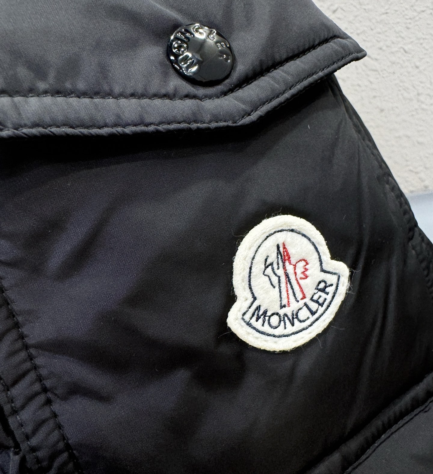 爆款羽绒服 Moncler蒙口 2025新款羽绒服秀场新品，品相非常完美，专柜高科技防水面料，内里90%
