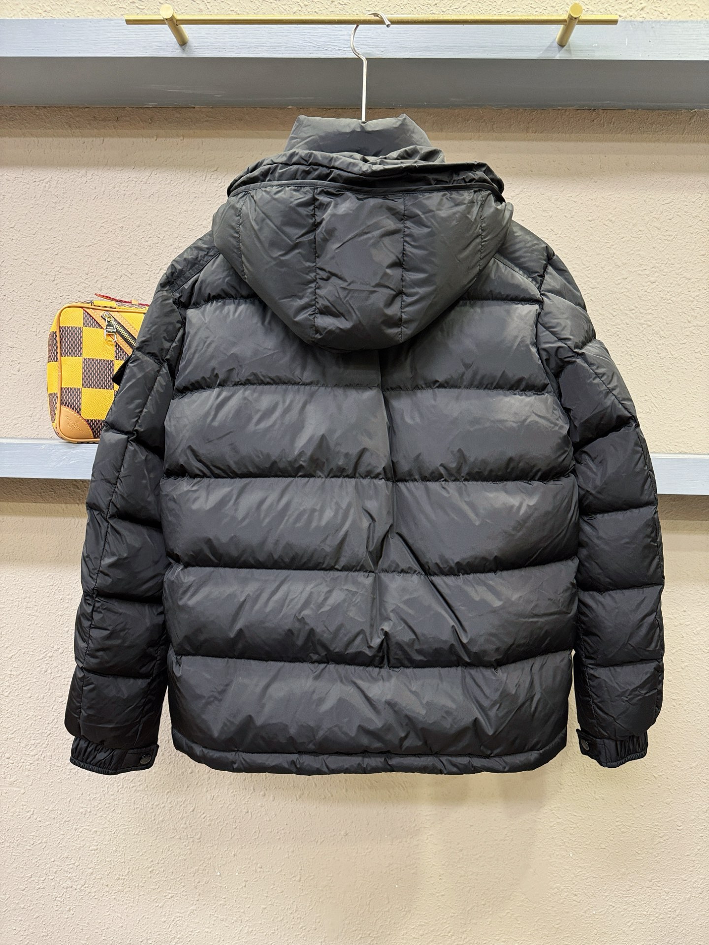 爆款羽绒服 Moncler蒙口 2025新款羽绒服秀场新品，品相非常完美，专柜高科技防水面料，内里90%