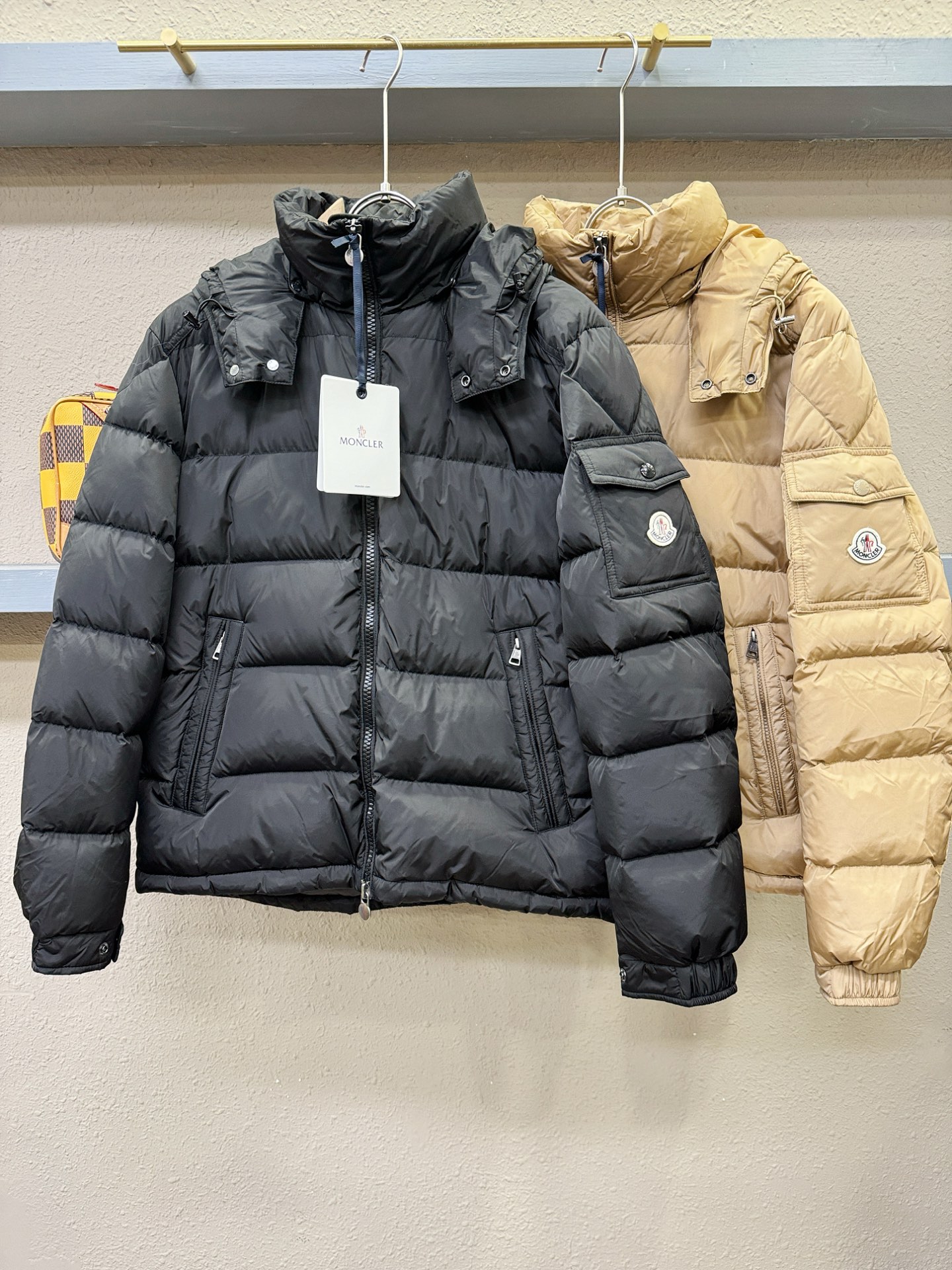 爆款羽绒服 Moncler蒙口 2025新款羽绒服秀场新品，品相非常完美，专柜高科技防水面料，内里90%