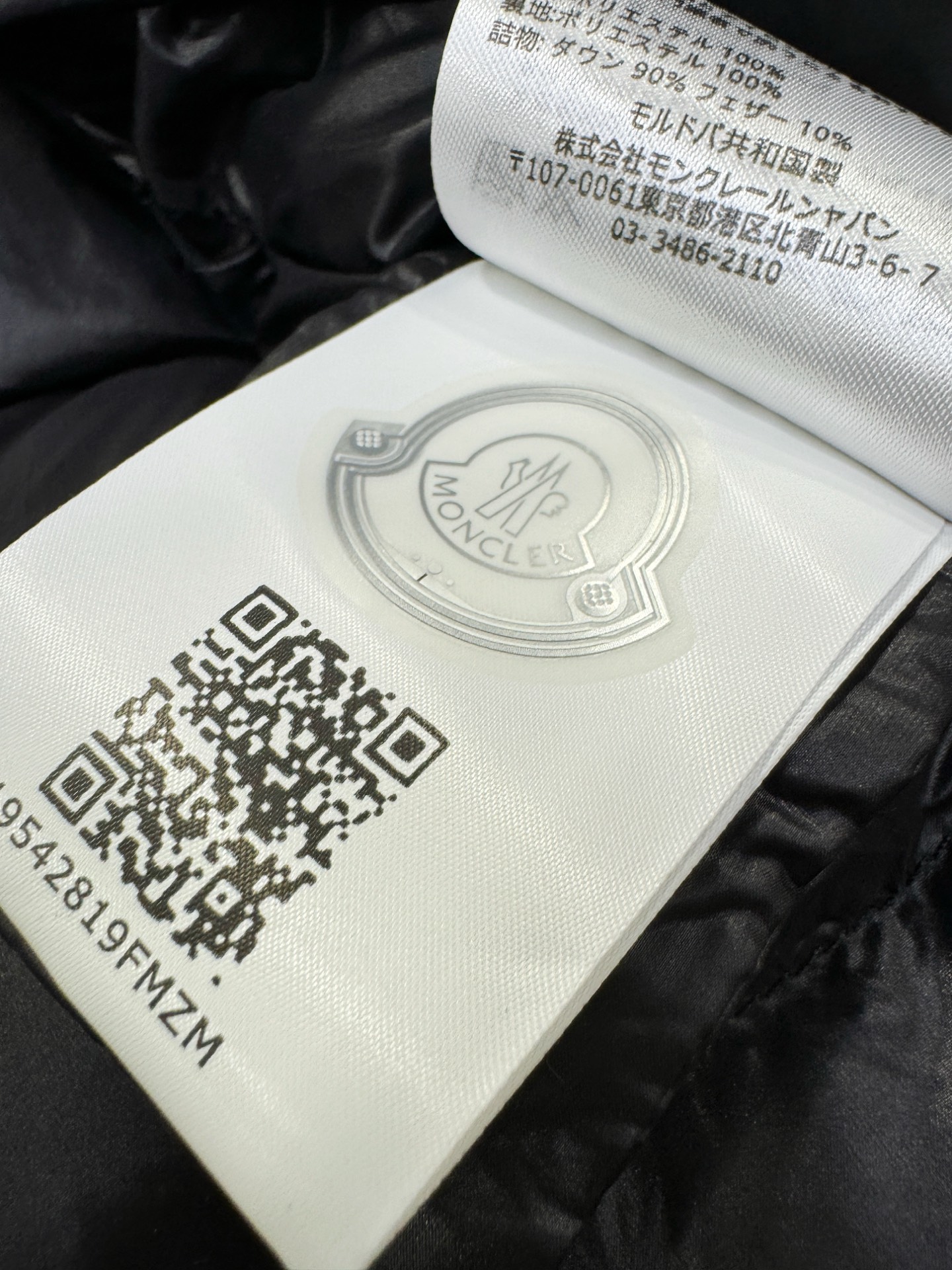 爆款羽绒服 Moncler蒙口 2025新款羽绒服秀场新品，品相非常完美，专柜高科技防水面料，内里90%