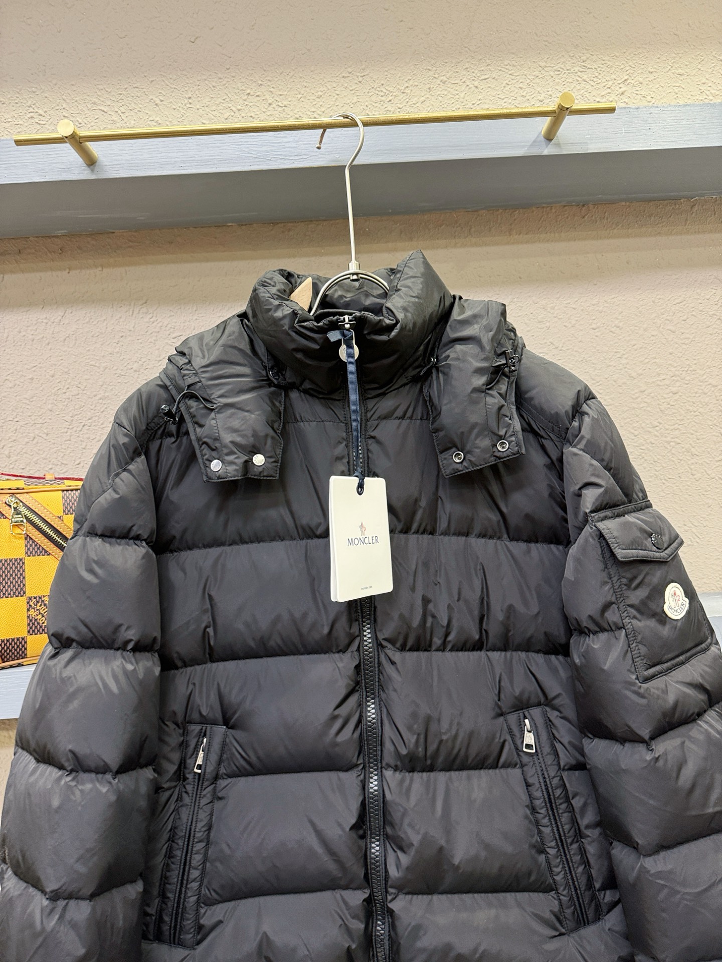 爆款羽绒服 Moncler蒙口 2025新款羽绒服秀场新品，品相非常完美，专柜高科技防水面料，内里90%