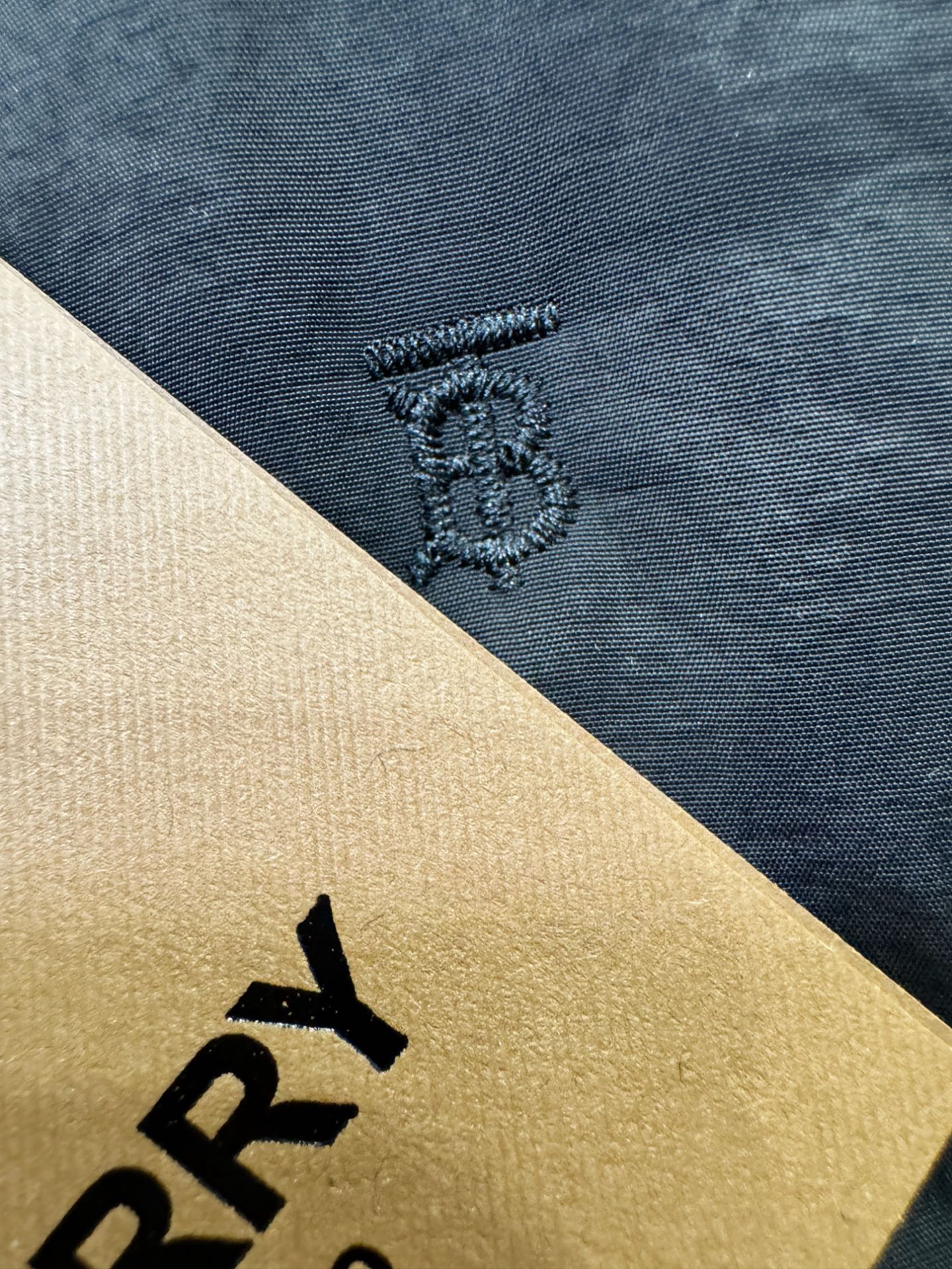 双面可穿BURBERRY巴宝莉 2025秋冬新款棉服夹克外套，内里加棉，精工刺绣，原单狠货 意大利进口面