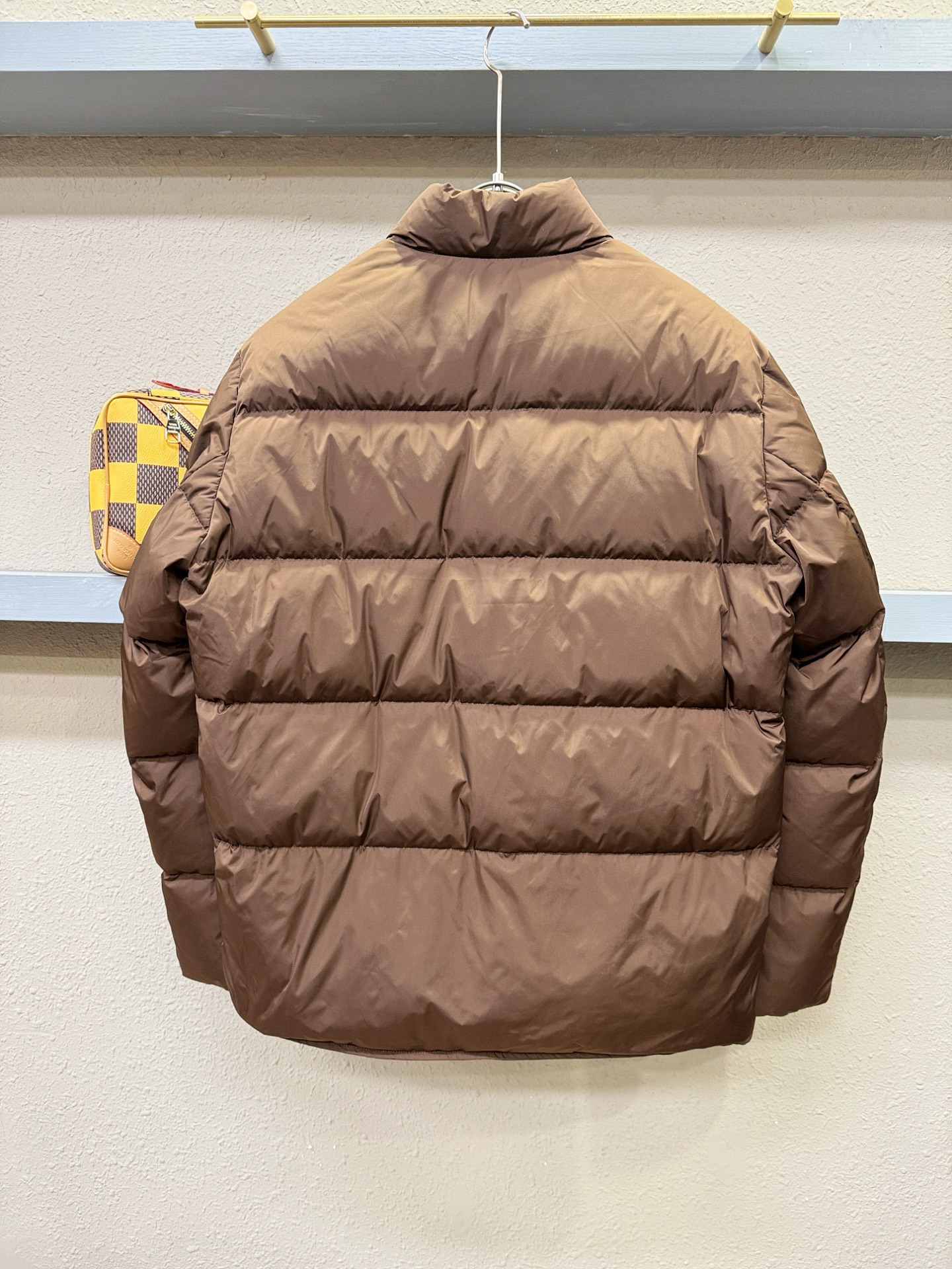 爆款羽绒服 PRADA 普拉达 2025新款羽绒服秀场新品，品相非常完美，专柜高科技防水面料，内里90%