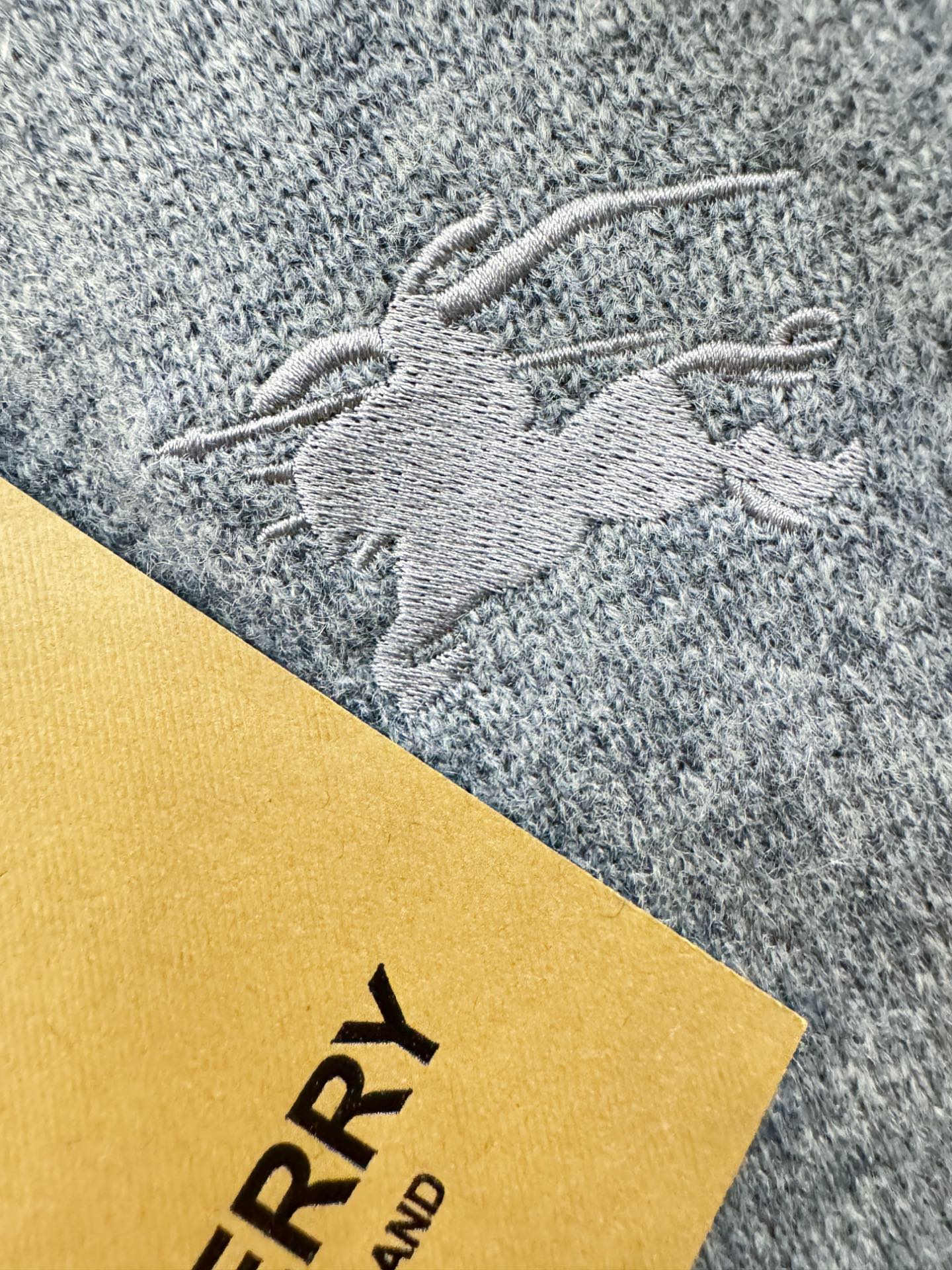 (最大可穿230斤) BURBERRY巴宝莉 2025秋冬新款羊绒毛衣，羊绒+绵羊毛。logo图案设计，