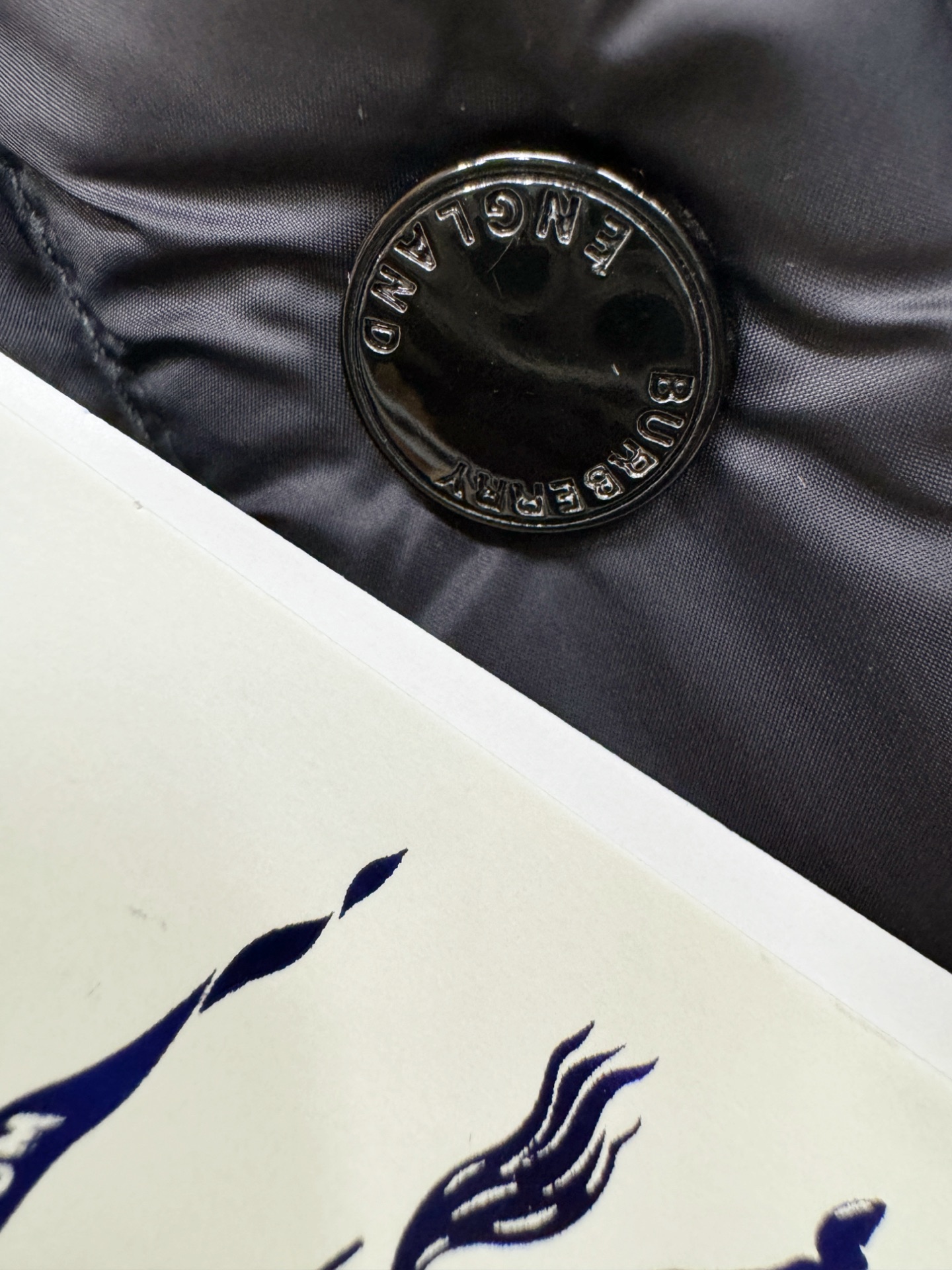 爆款羽绒服 BURBERRY巴宝莉 2025新款羽绒服秀场新品，袖子可拆卸，一衣两穿。品相非常完美，专柜