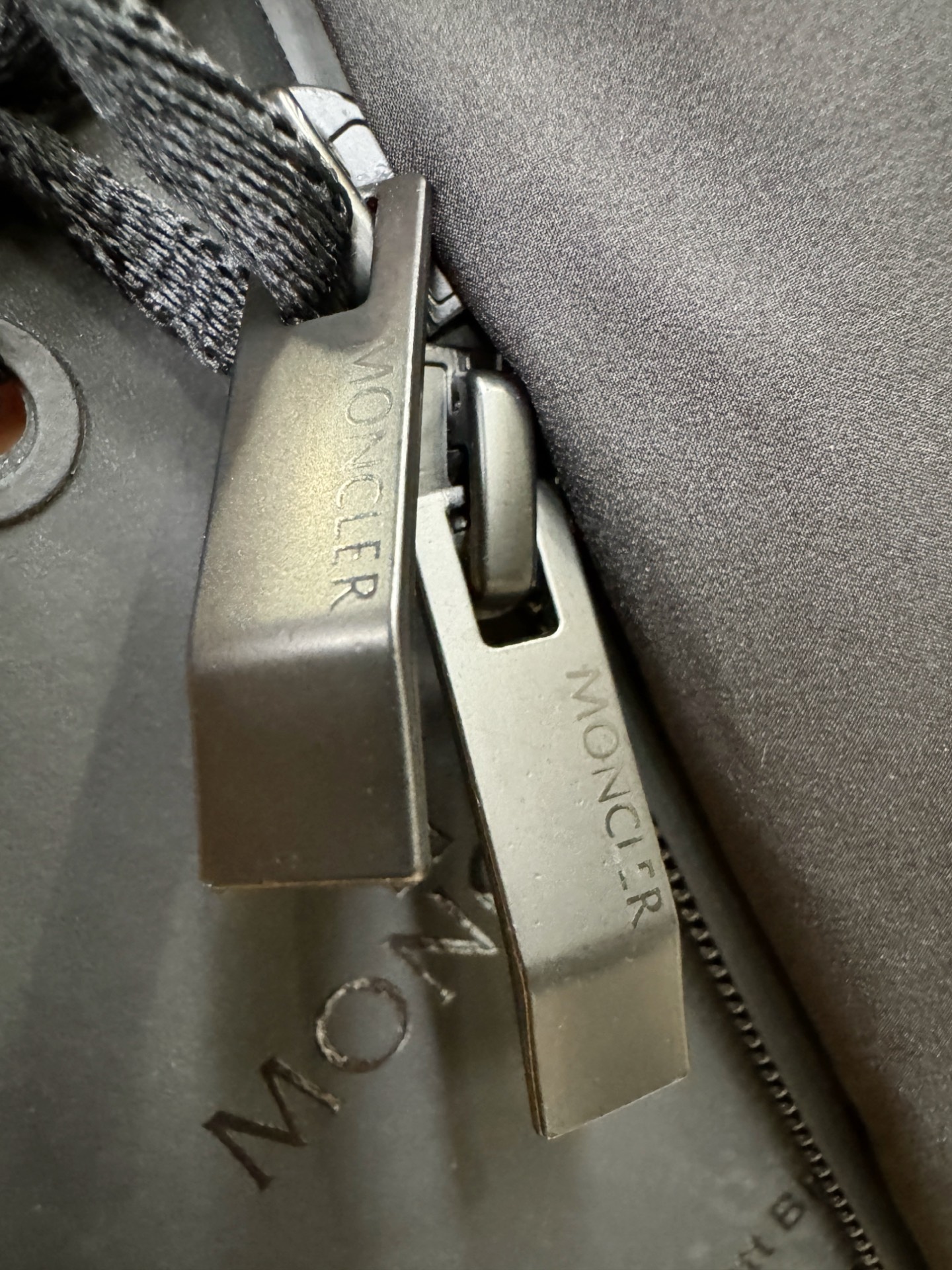 高版本 爆款马甲 Moncler蒙口 2025新款羽绒马甲 秀场新品，品相非常完美，专柜高科技防水面料，