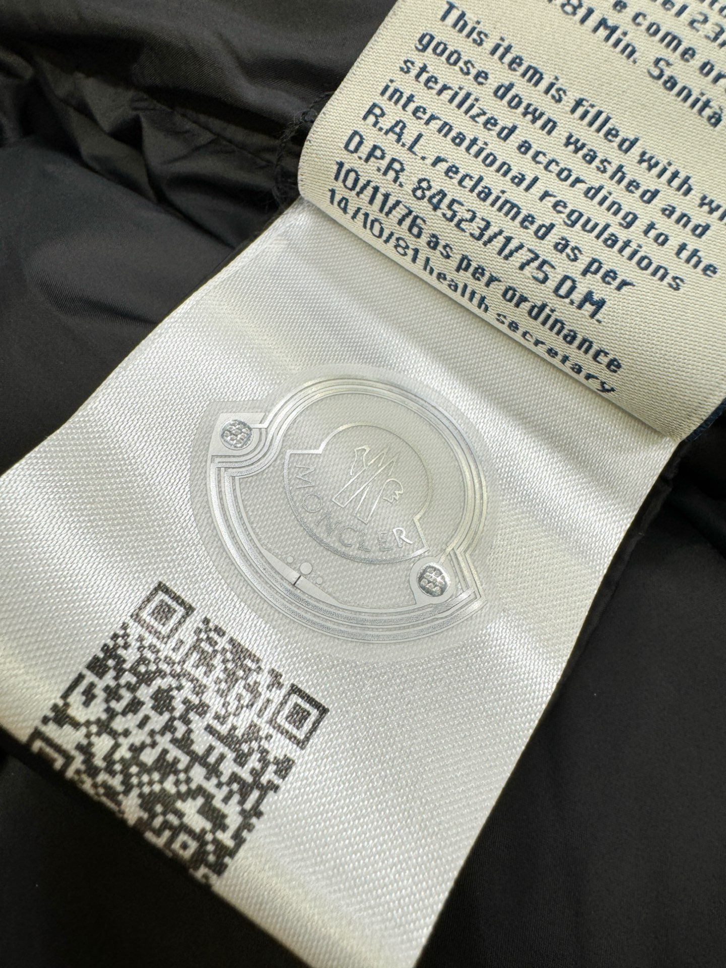 高版本 爆款马甲 Moncler蒙口 2025新款羽绒马甲 秀场新品，品相非常完美，专柜高科技防水面料，