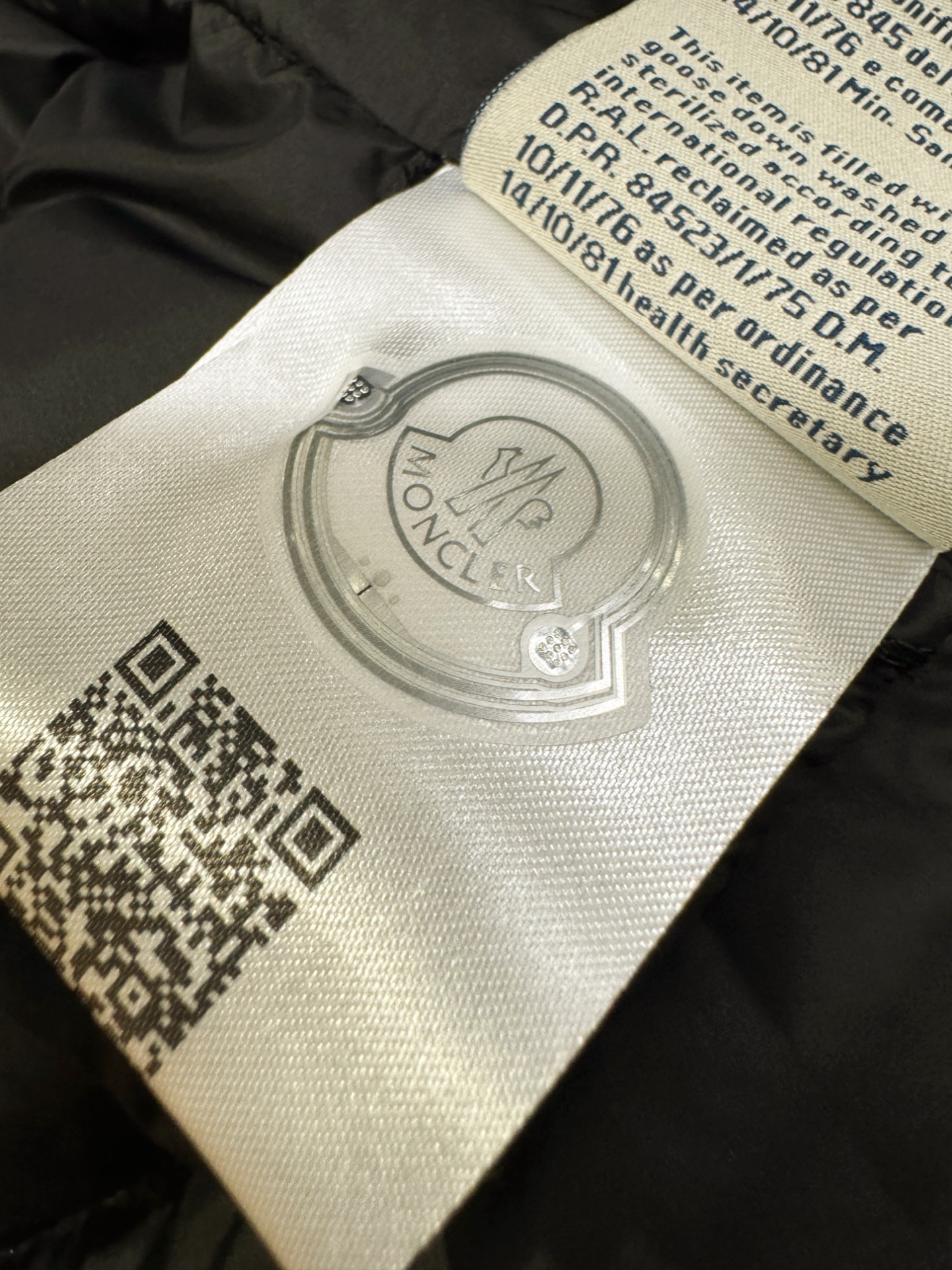 高版本 爆款马甲 Moncler蒙口 2025新款羽绒马甲 秀场新品，品相非常完美，专柜高科技防水面料，