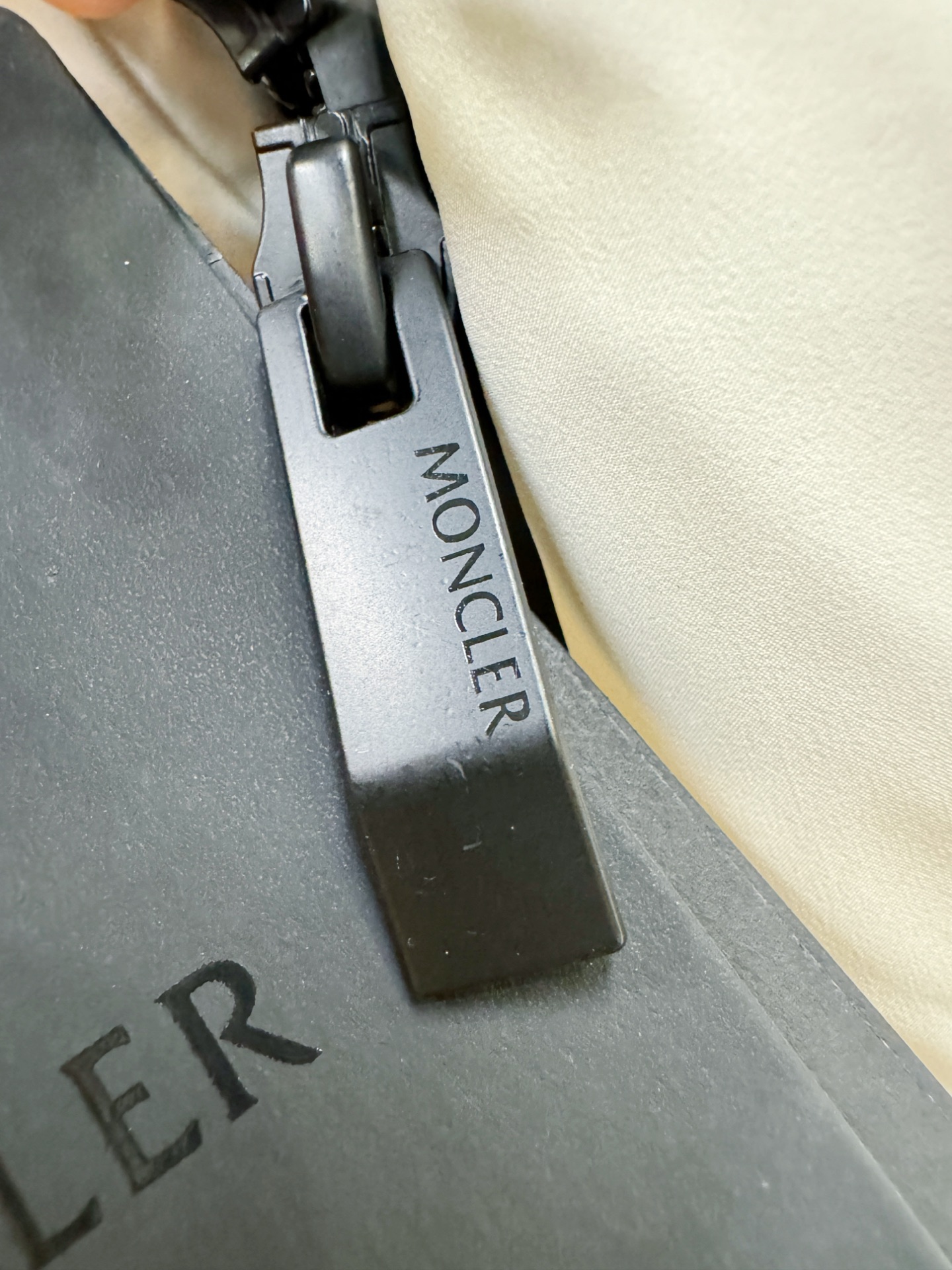 高版本 爆款马甲 Moncler蒙口 2025新款羽绒马甲 秀场新品，品相非常完美，专柜高科技防水面料，