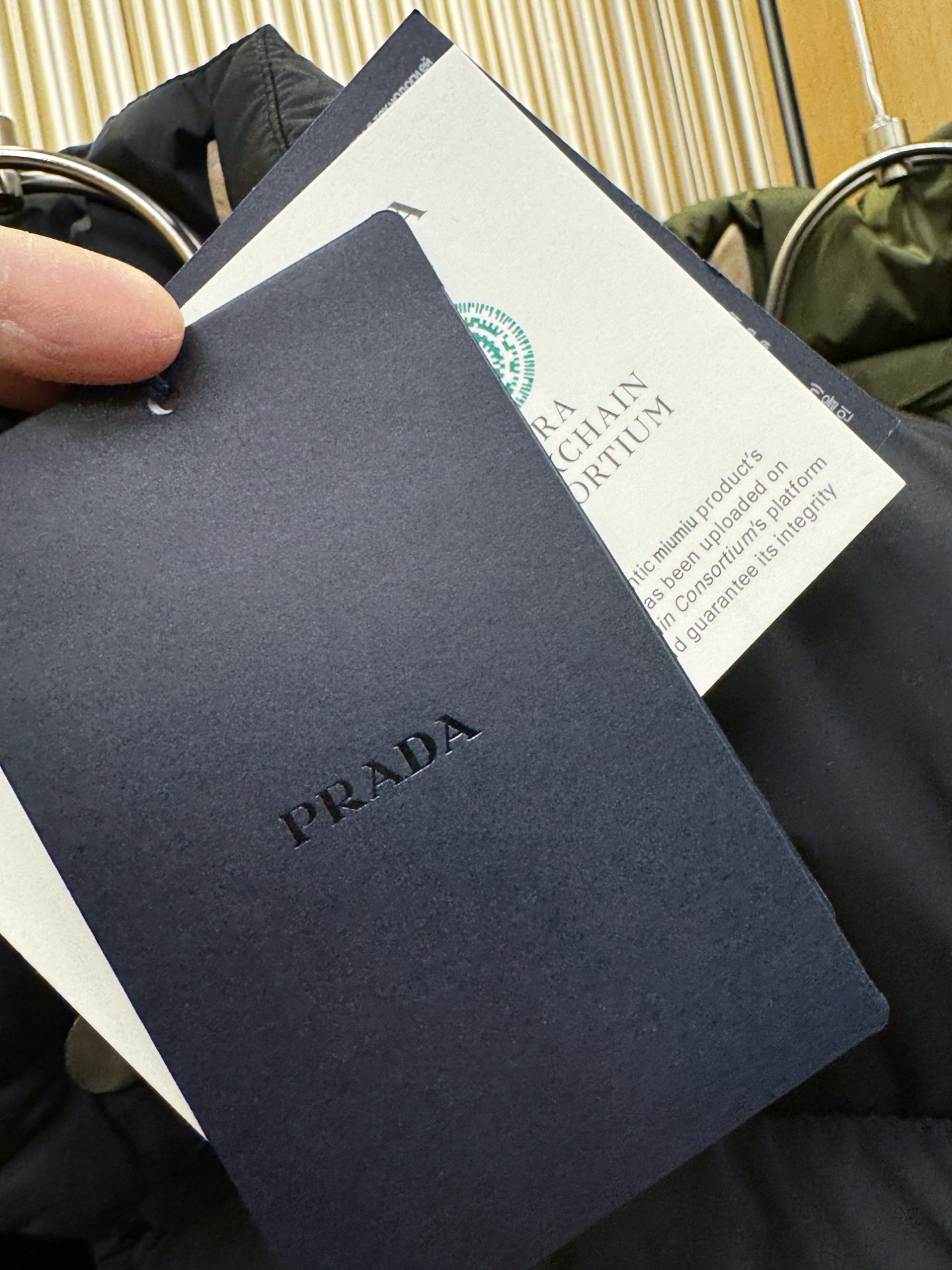 高版本 爆款马甲 PRADA 普拉达 2025新款羽绒马甲 秀场新品，品相非常完美，专柜高科技防水面料，