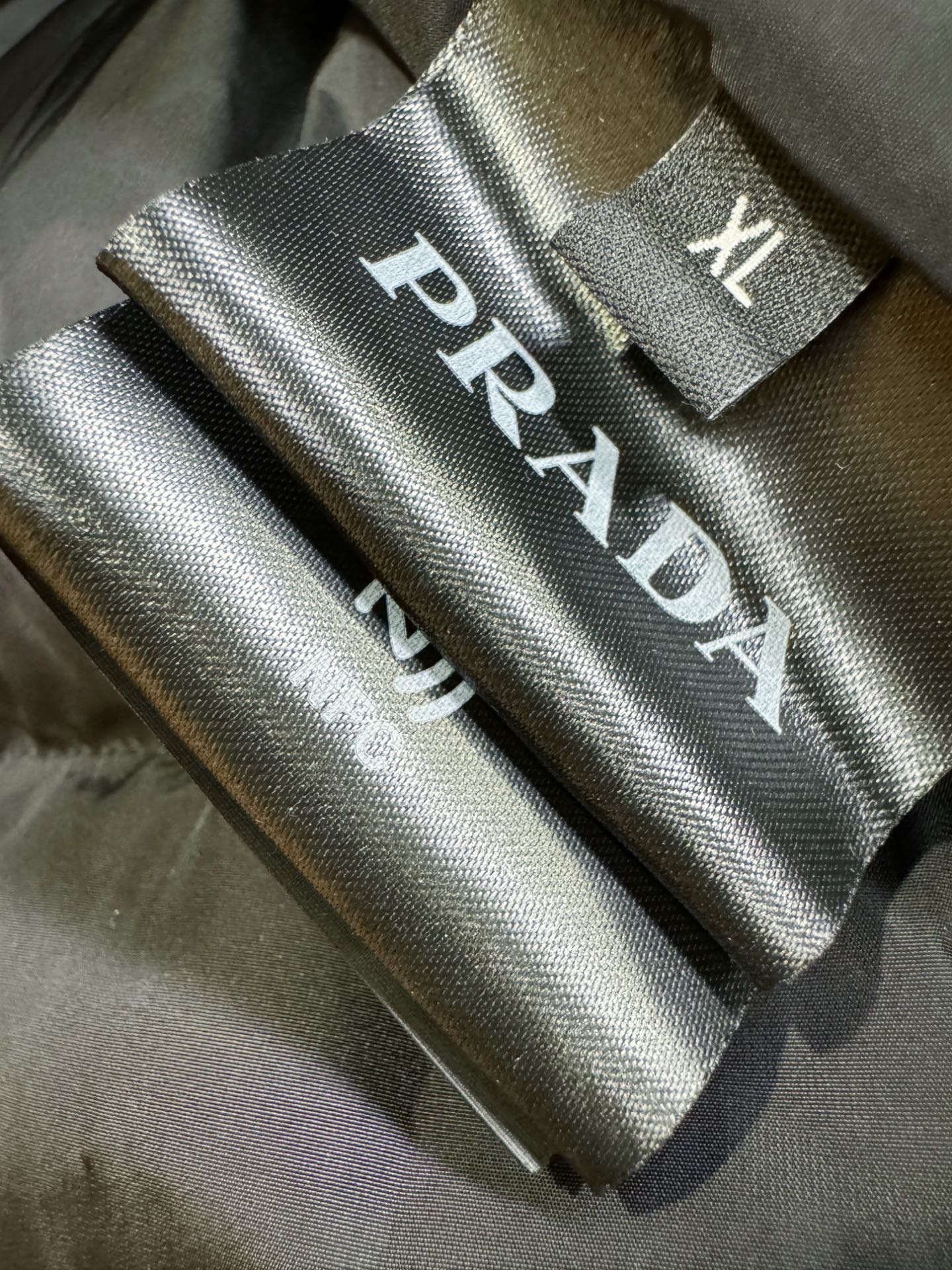 高版本 爆款马甲 PRADA 普拉达 2025新款羽绒马甲 秀场新品，品相非常完美，专柜高科技防水面料，