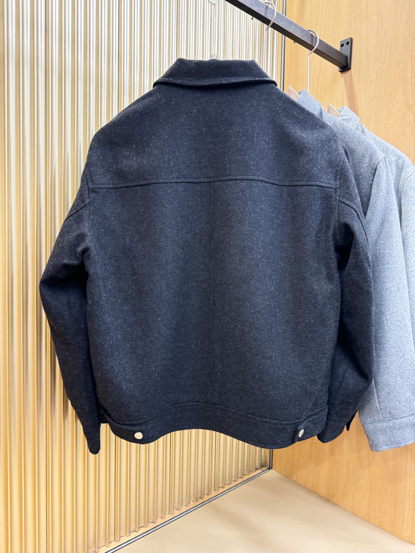 PRADA 普拉达 25ss秋冬新款毛呢外套，超A原单外套！甄选顶级羊毛呢子面料打造。搭配经典Logo设