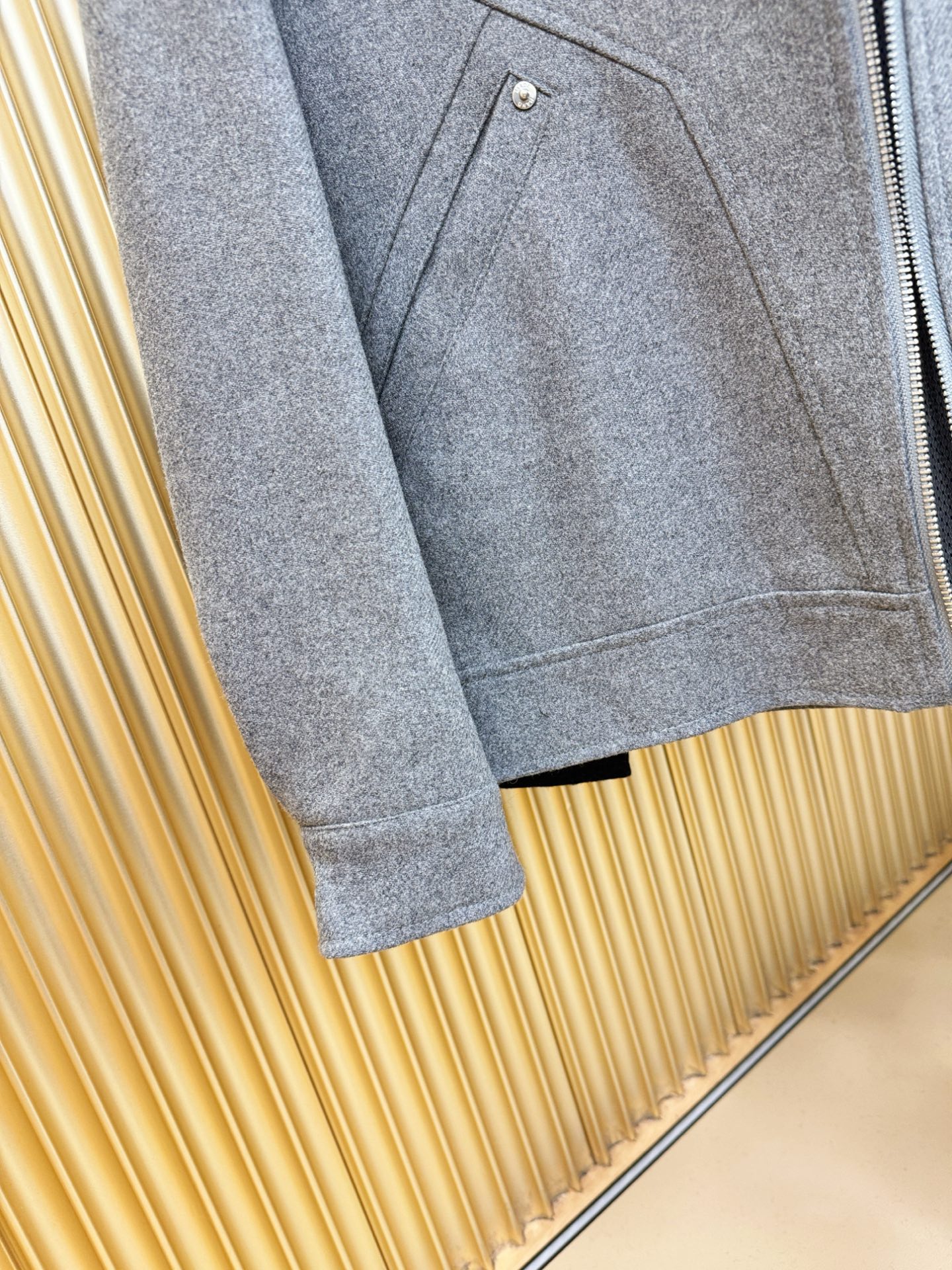 PRADA 普拉达 25ss秋冬新款毛呢外套，超A原单外套！甄选顶级羊毛呢子面料打造。搭配经典Logo设