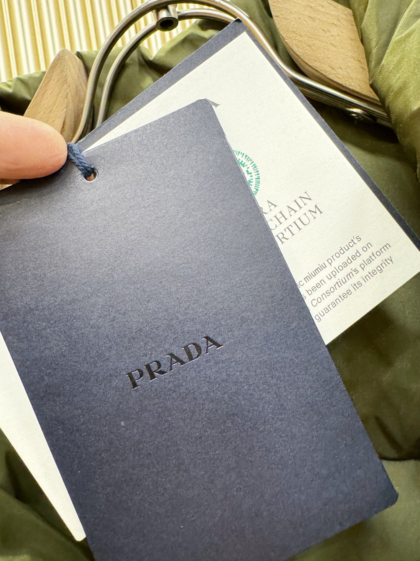 高版本 爆款马甲 PRADA 普拉达 2025新款羽绒马甲 秀场新品，品相非常完美，专柜高科技防水面料，