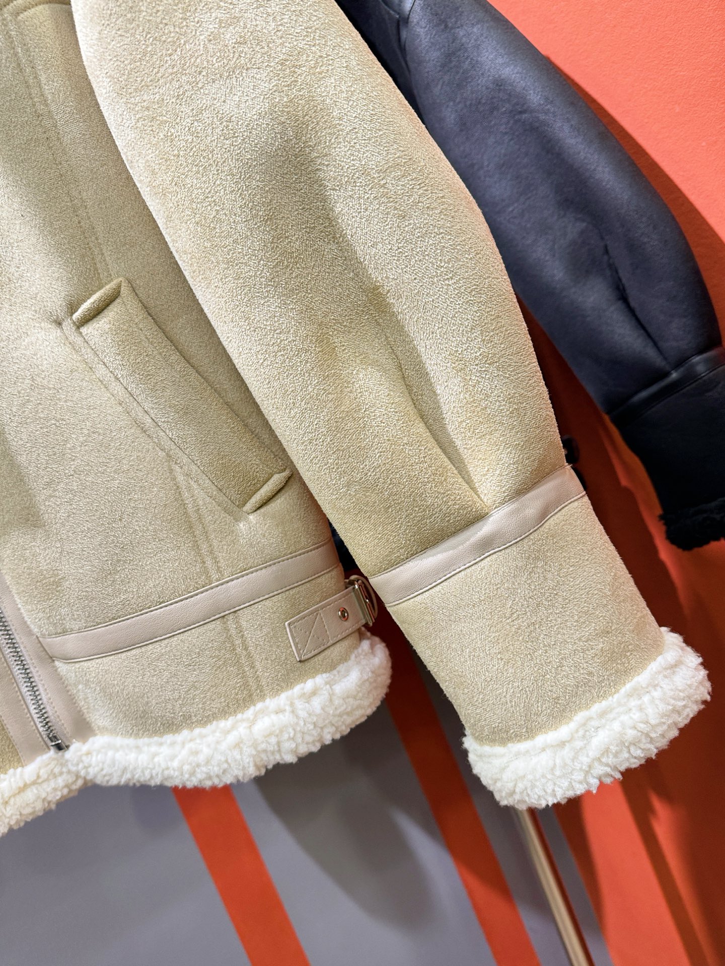 PRADA 普拉达 新品皮毛一体，原生态人造皮面料；100%进口皮毛一体！采用进口人造皮皮料！皮料品质相