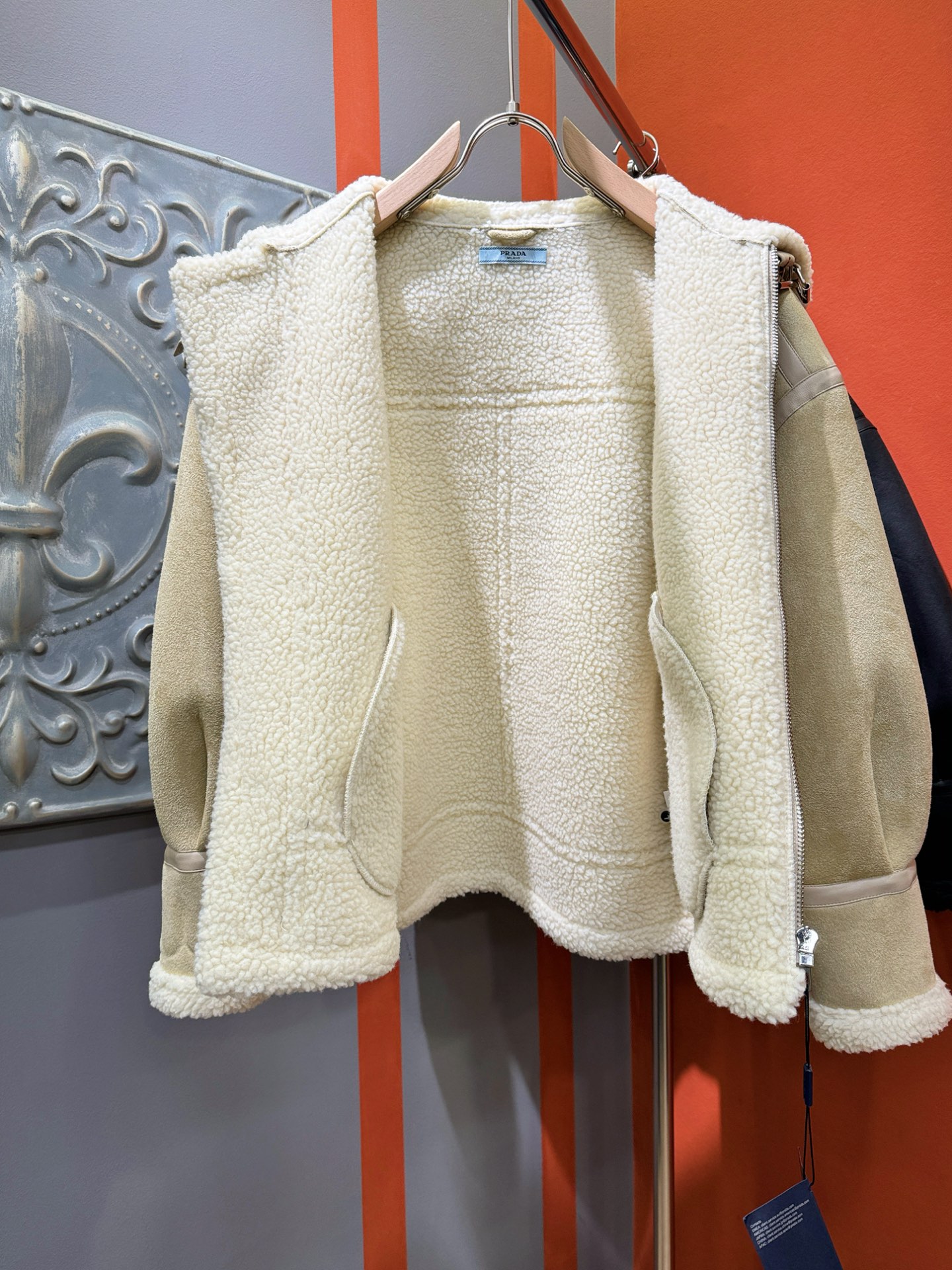 PRADA 普拉达 新品皮毛一体，原生态人造皮面料；100%进口皮毛一体！采用进口人造皮皮料！皮料品质相