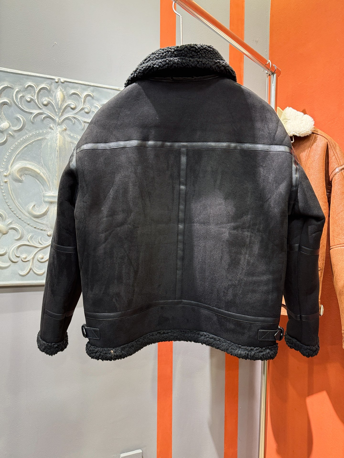 LV路易威登 新品皮毛一体，原生态人造皮面料；100%进口皮毛一体！采用进口人造皮！皮料品质相当高级。内