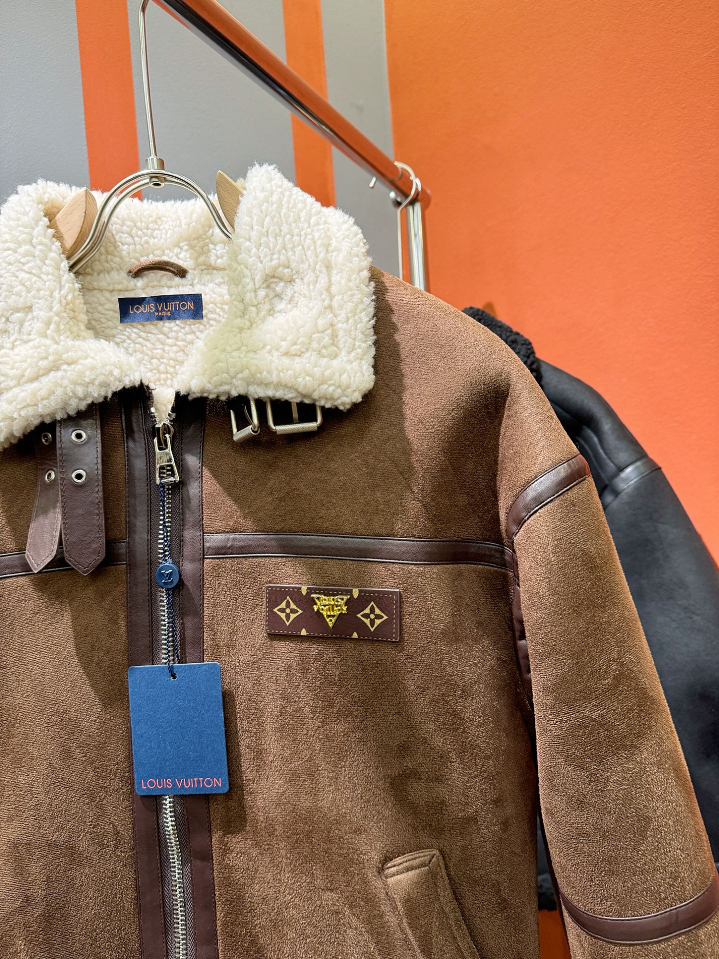LV路易威登 新品皮毛一体，原生态人造皮面料；100%进口皮毛一体！采用进口人造皮皮料！皮料品质相当高级