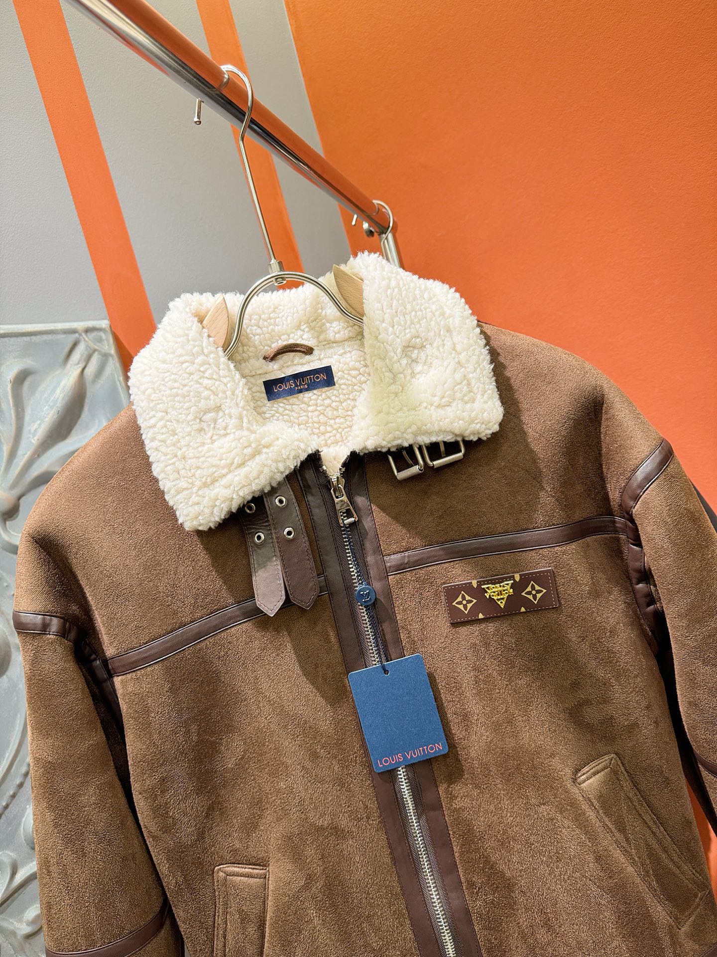 LV路易威登 新品皮毛一体，原生态人造皮面料；100%进口皮毛一体！采用进口人造皮皮料！皮料品质相当高级