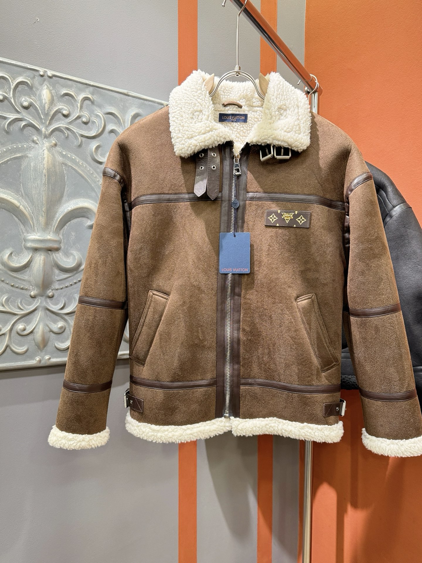 LV路易威登 新品皮毛一体，原生态人造皮面料；100%进口皮毛一体！采用进口人造皮皮料！皮料品质相当高级