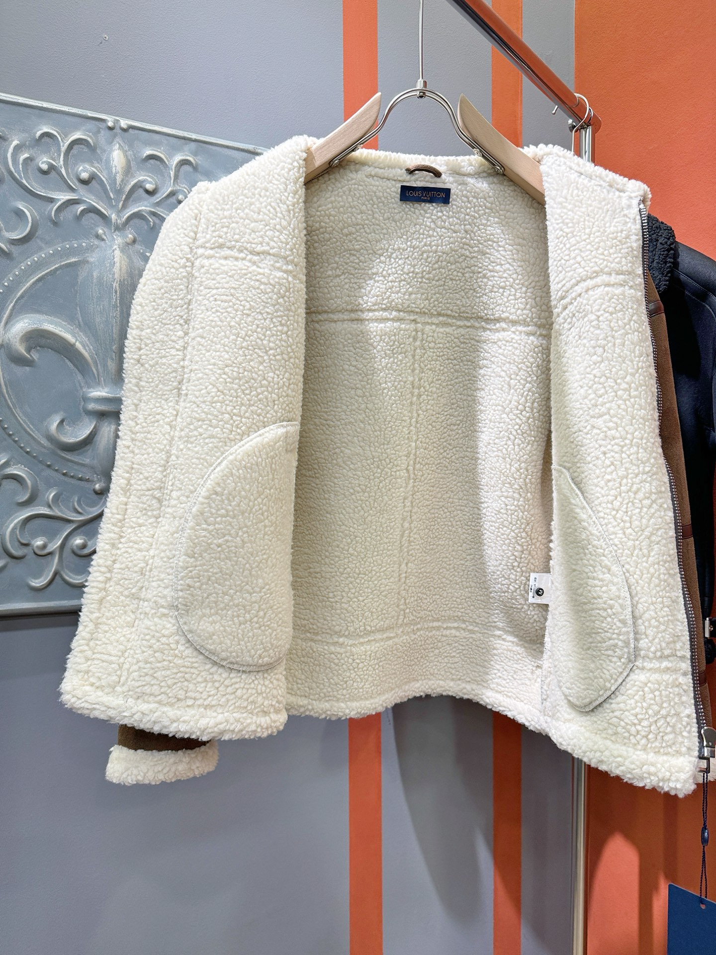 LV路易威登 新品皮毛一体，原生态人造皮面料；100%进口皮毛一体！采用进口人造皮皮料！皮料品质相当高级