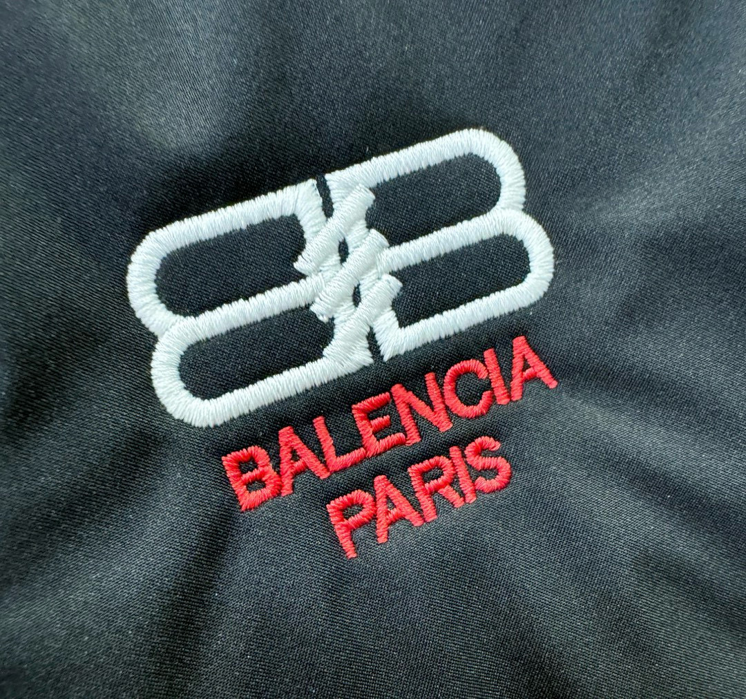 Balenciaga巴黎世家 秋冬新款防寒机能羽绒裤，经典羽绒长裤，防风防雨雪，内里大朵绒填充，舒适保暖
