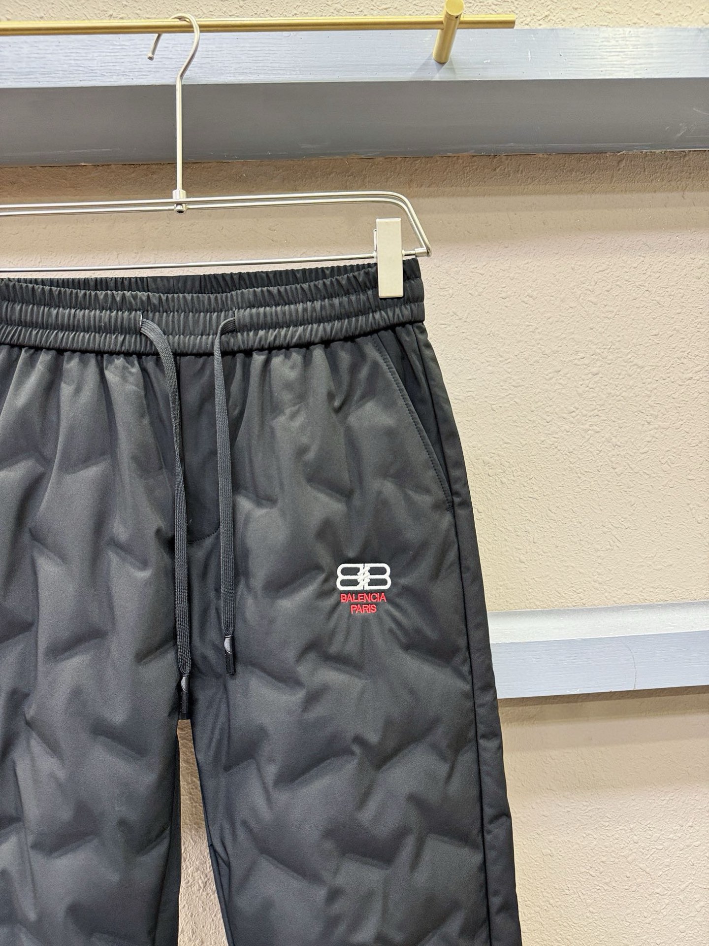 Balenciaga巴黎世家 秋冬新款防寒机能羽绒裤，经典羽绒长裤，防风防雨雪，内里大朵绒填充，舒适保暖