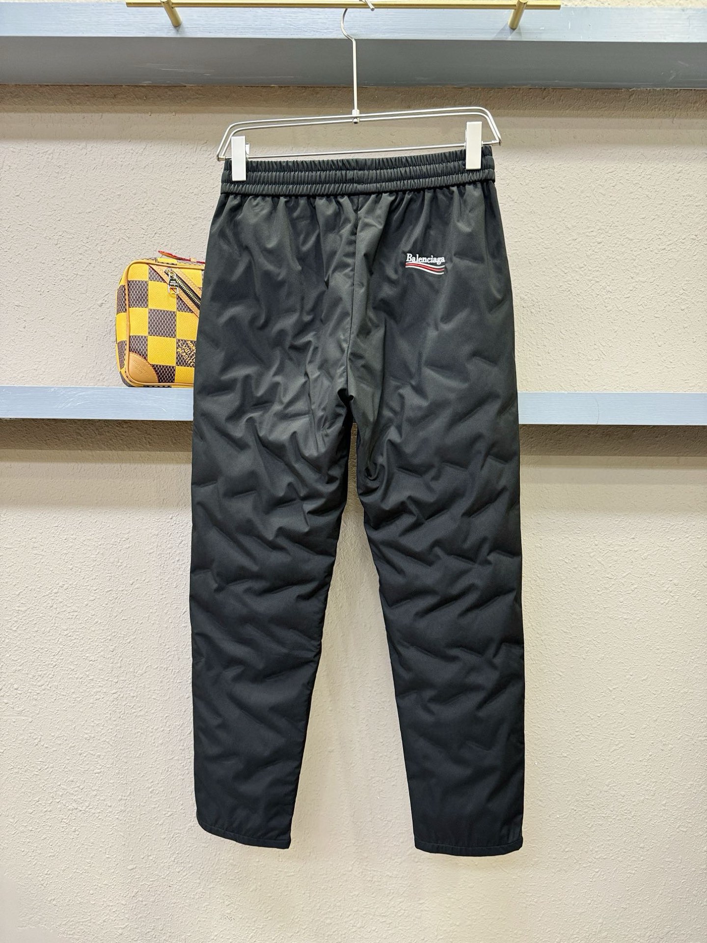 Balenciaga巴黎世家 秋冬新款防寒机能羽绒裤，经典羽绒长裤，防风防雨雪，内里大朵绒填充，舒适保暖