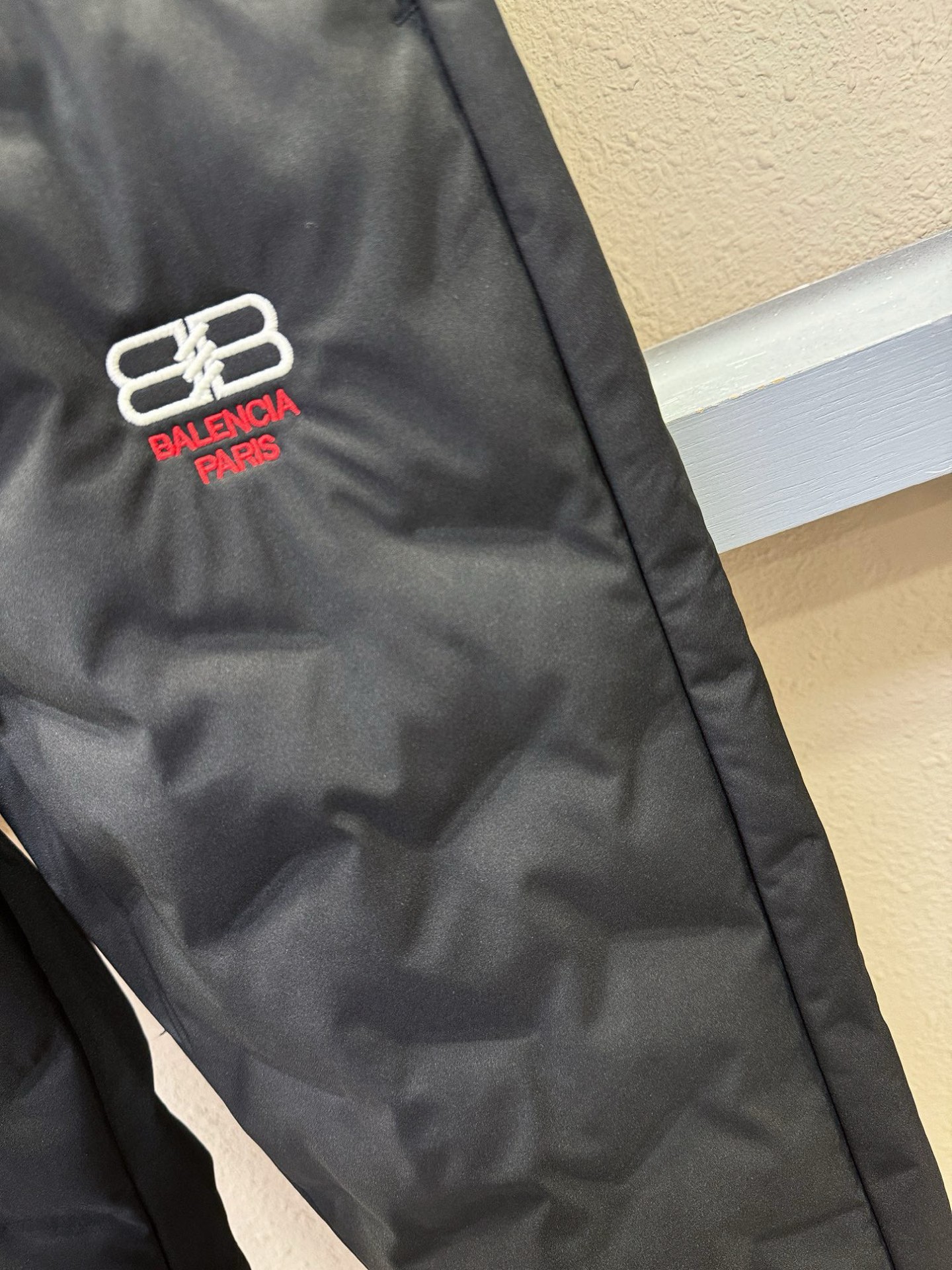 Balenciaga巴黎世家 秋冬新款防寒机能羽绒裤，经典羽绒长裤，防风防雨雪，内里大朵绒填充，舒适保暖