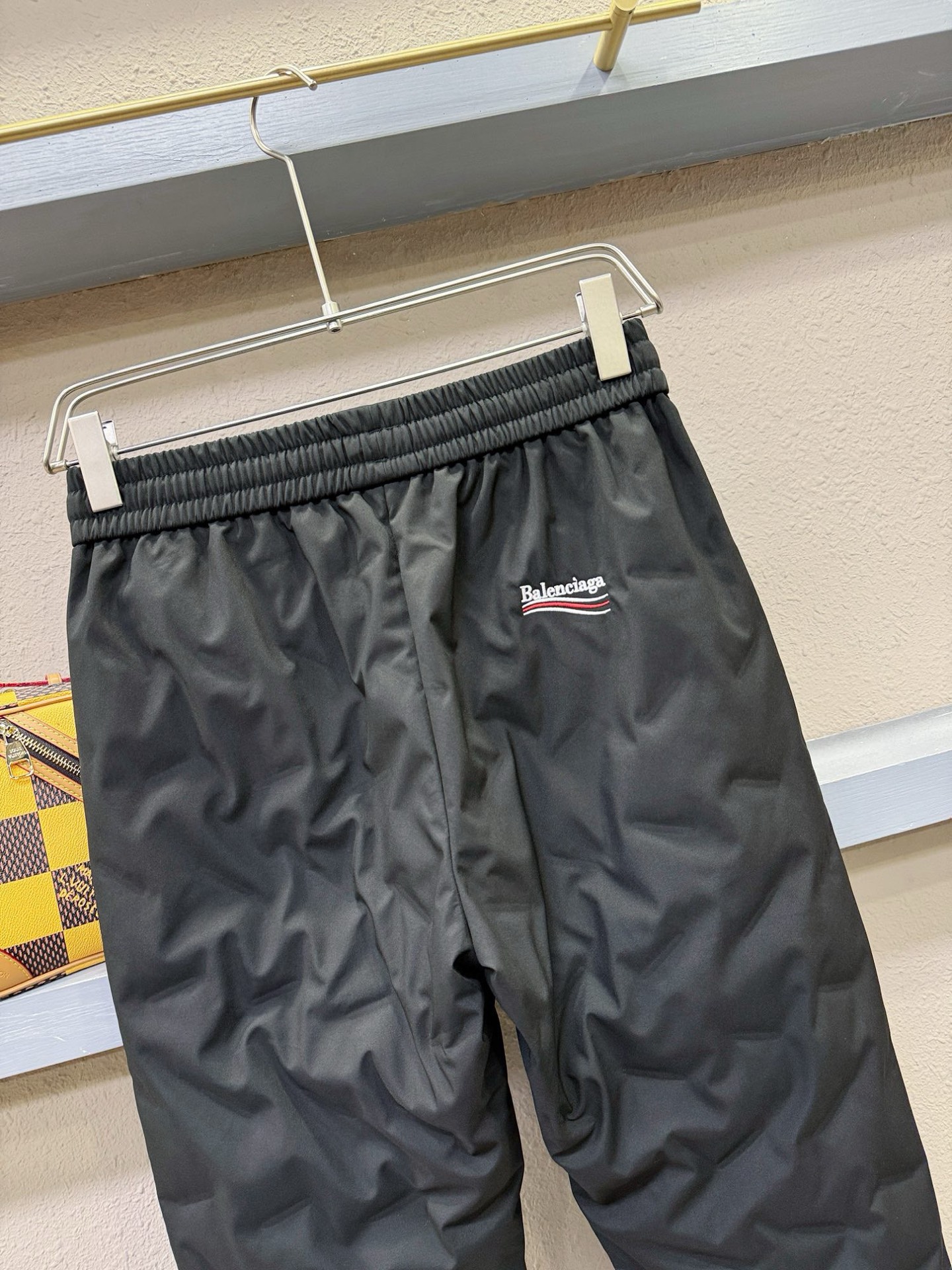 Balenciaga巴黎世家 秋冬新款防寒机能羽绒裤，经典羽绒长裤，防风防雨雪，内里大朵绒填充，舒适保暖