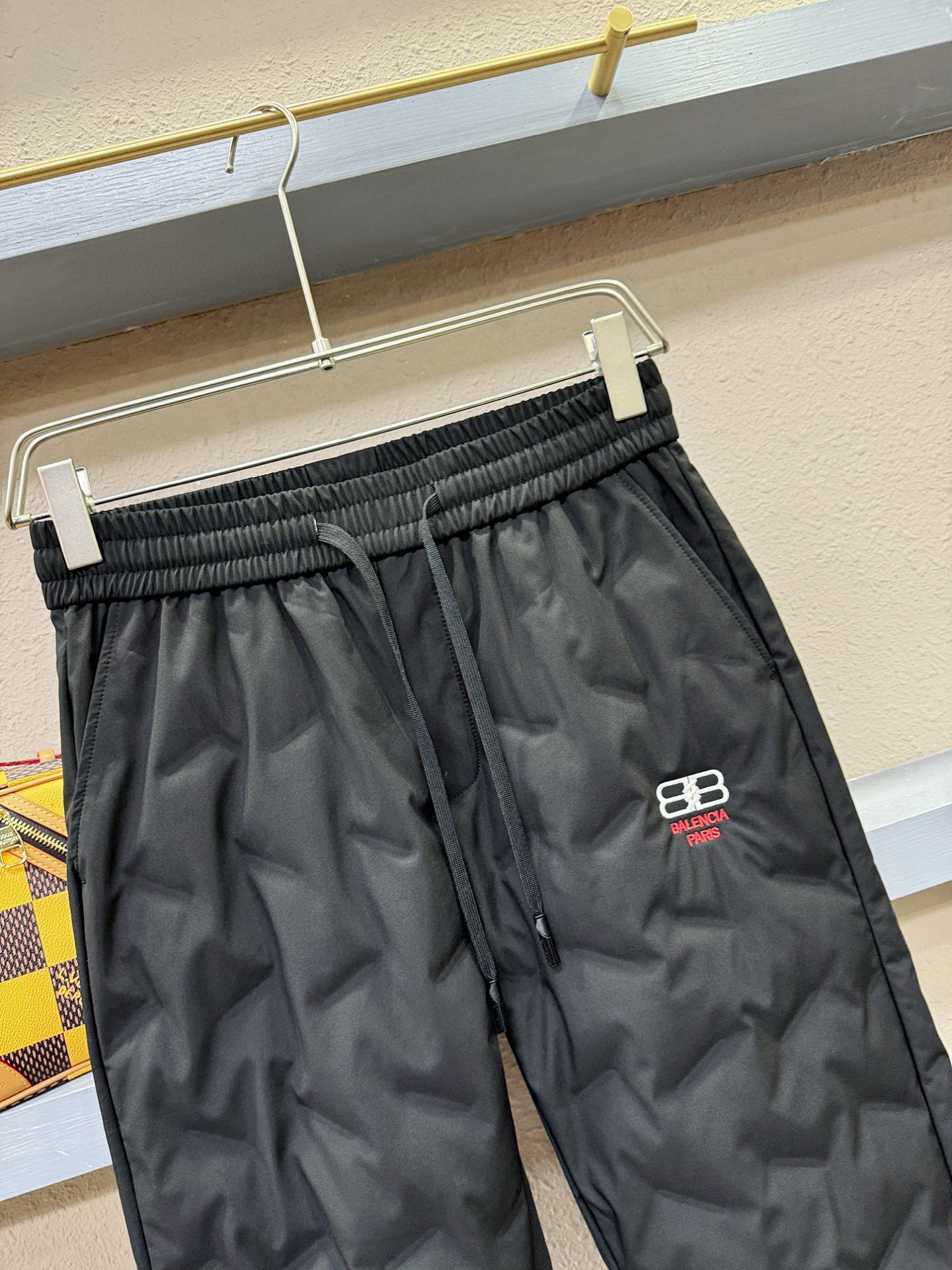 Balenciaga巴黎世家 秋冬新款防寒机能羽绒裤，经典羽绒长裤，防风防雨雪，内里大朵绒填充，舒适保暖