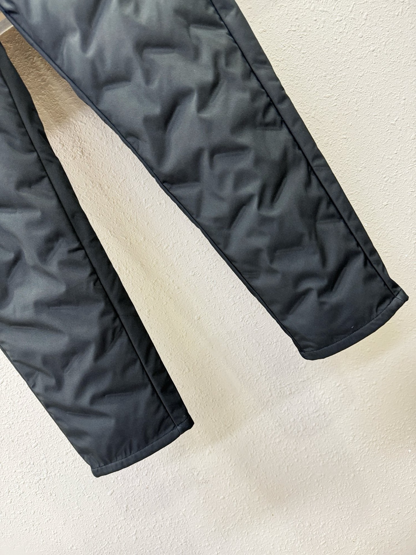 Balenciaga巴黎世家 秋冬新款防寒机能羽绒裤，经典羽绒长裤，防风防雨雪，内里大朵绒填充，舒适保暖