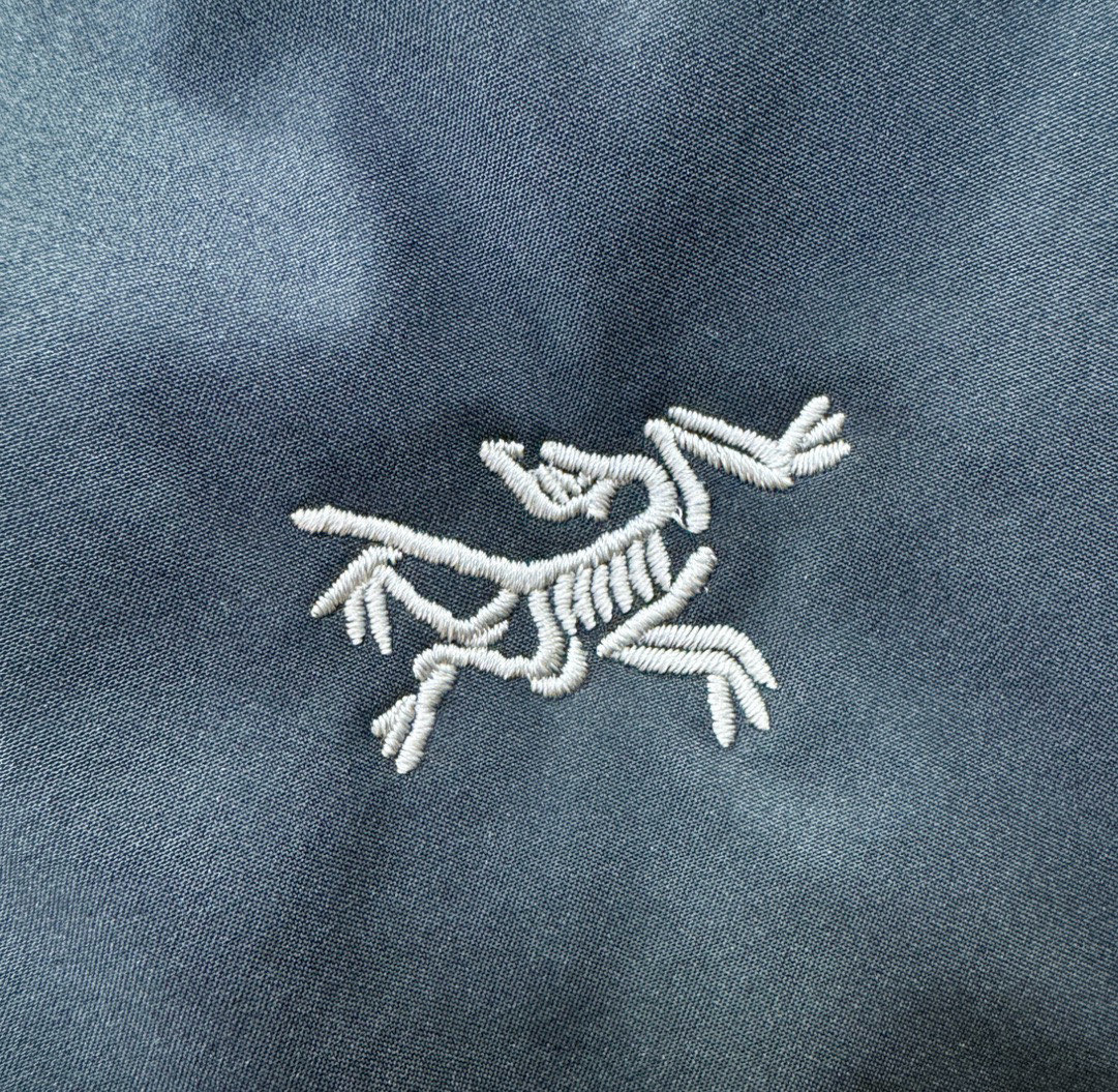 ARC‘TERYX/始祖鸟 秋冬新款防寒机能羽绒裤，经典羽绒长裤，防风防雨雪，内里大朵绒填充，舒适保暖。