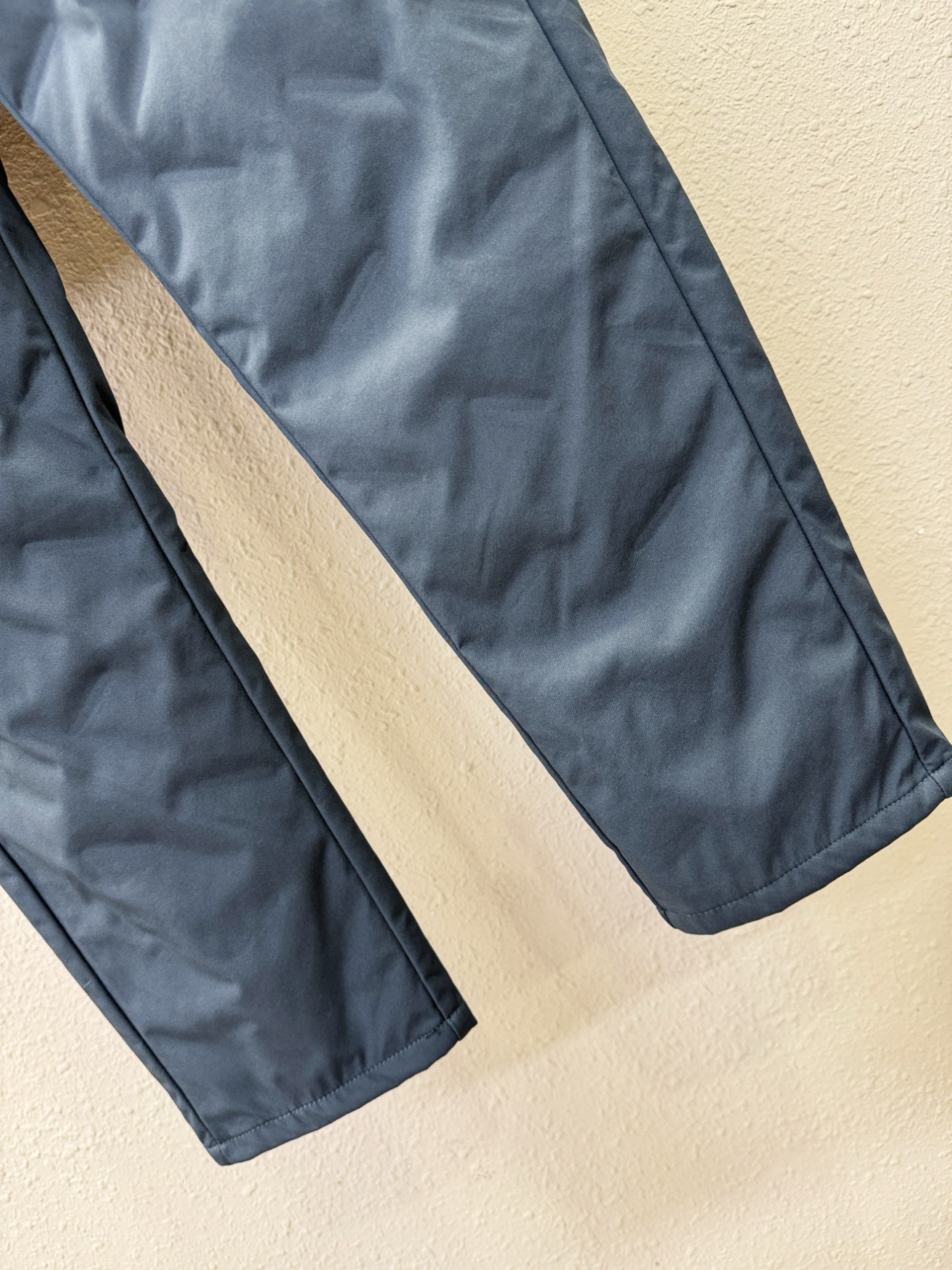 ARC‘TERYX/始祖鸟 秋冬新款防寒机能羽绒裤，经典羽绒长裤，防风防雨雪，内里大朵绒填充，舒适保暖。