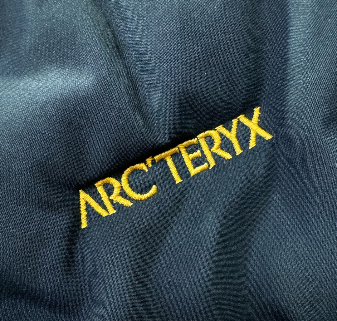 ARC‘TERYX/始祖鸟 秋冬新款防寒机能羽绒裤，经典羽绒长裤，防风防雨雪，内里大朵绒填充，舒适保暖。