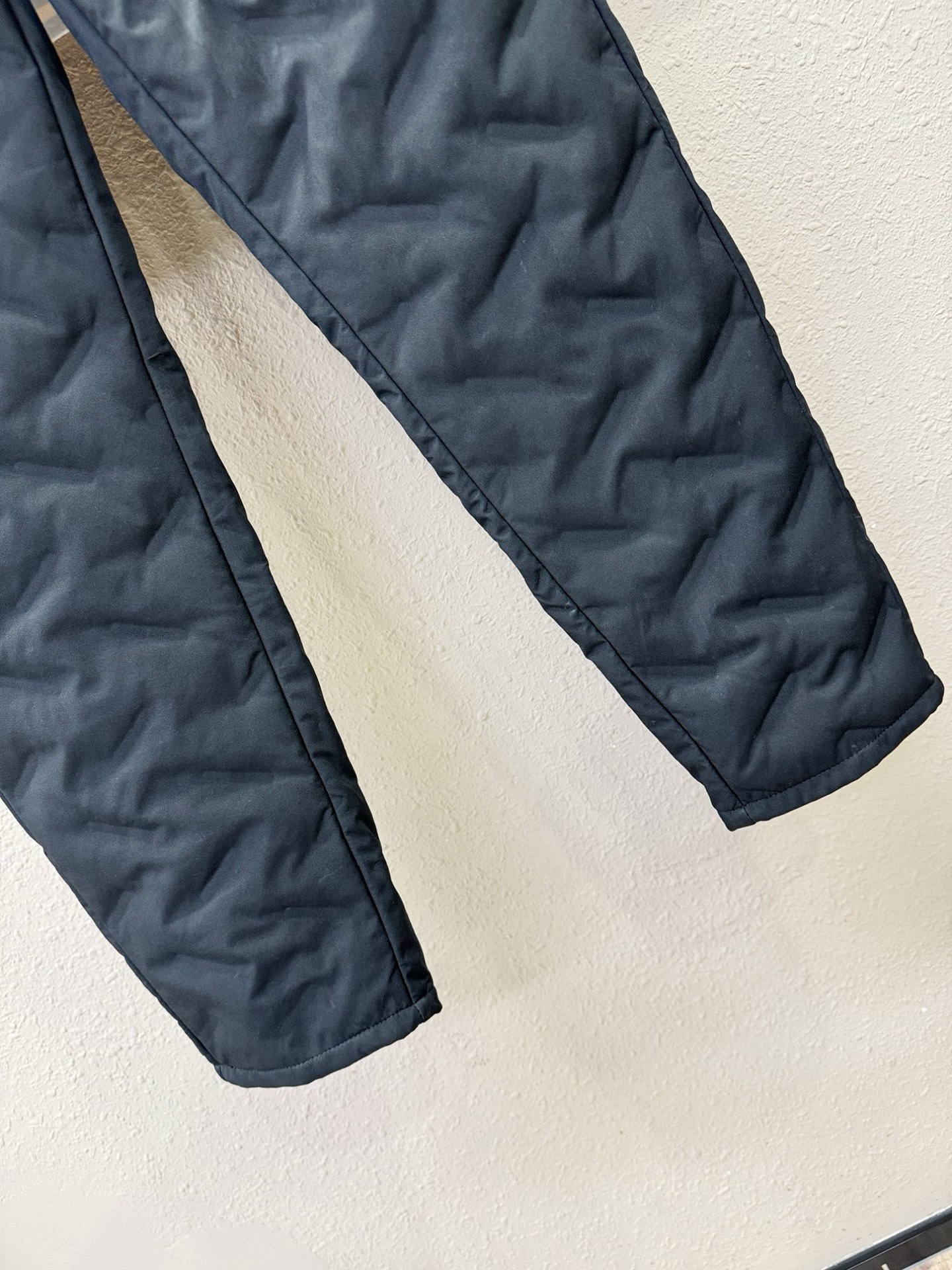 BURBERRY巴宝莉 秋冬新款防寒机能羽绒裤，经典羽绒长裤，防风防雨雪，内里大朵绒填充，舒适保暖。运动