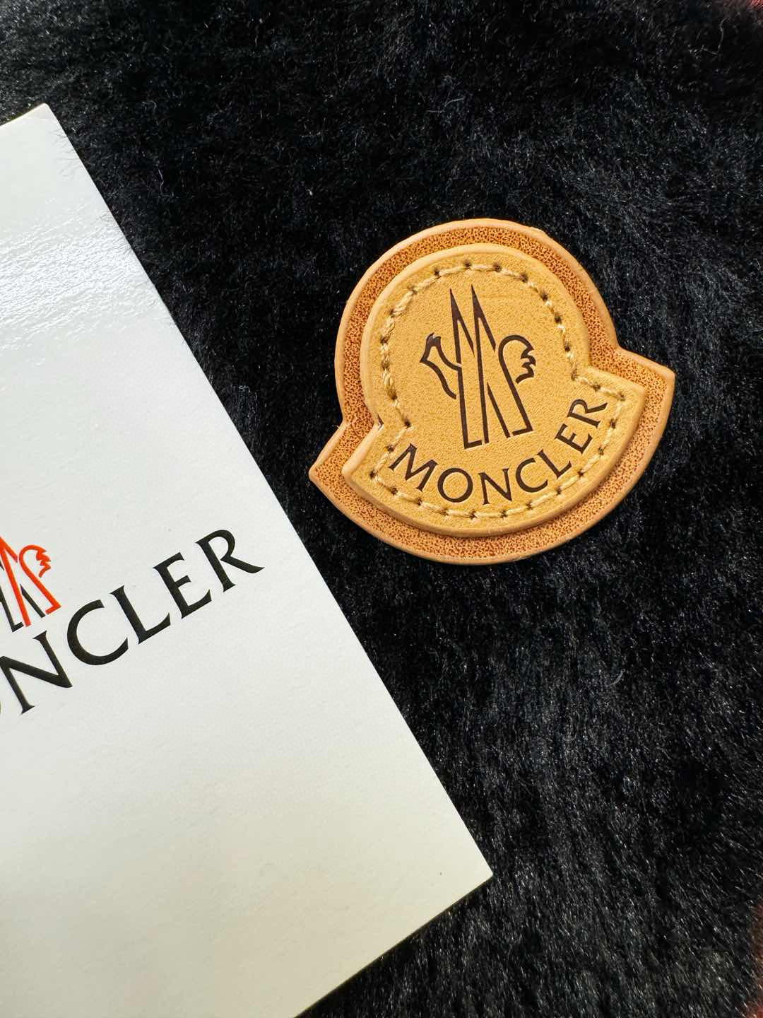 Moncler蒙口 新品皮毛一体，原生态人造皮面料；100%进口皮毛一体！采用进口人造皮皮料！皮料品质相