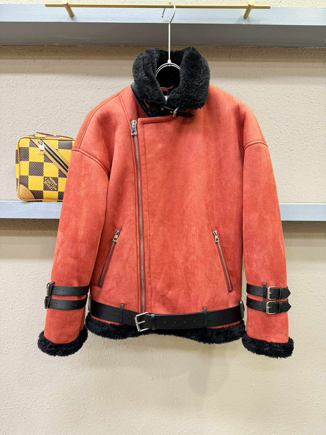 Moncler蒙口 新品皮毛一体，原生态人造皮面料；100%进口皮毛一体！采用进口人造皮皮料！皮料品质相