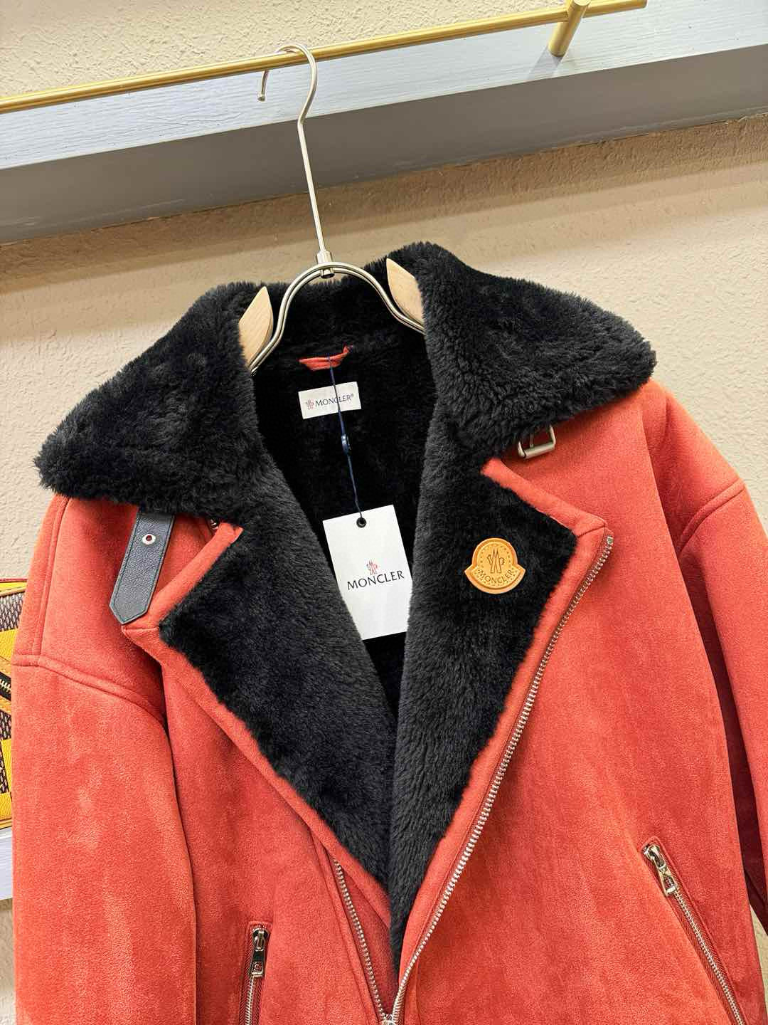 Moncler蒙口 新品皮毛一体，原生态人造皮面料；100%进口皮毛一体！采用进口人造皮皮料！皮料品质相