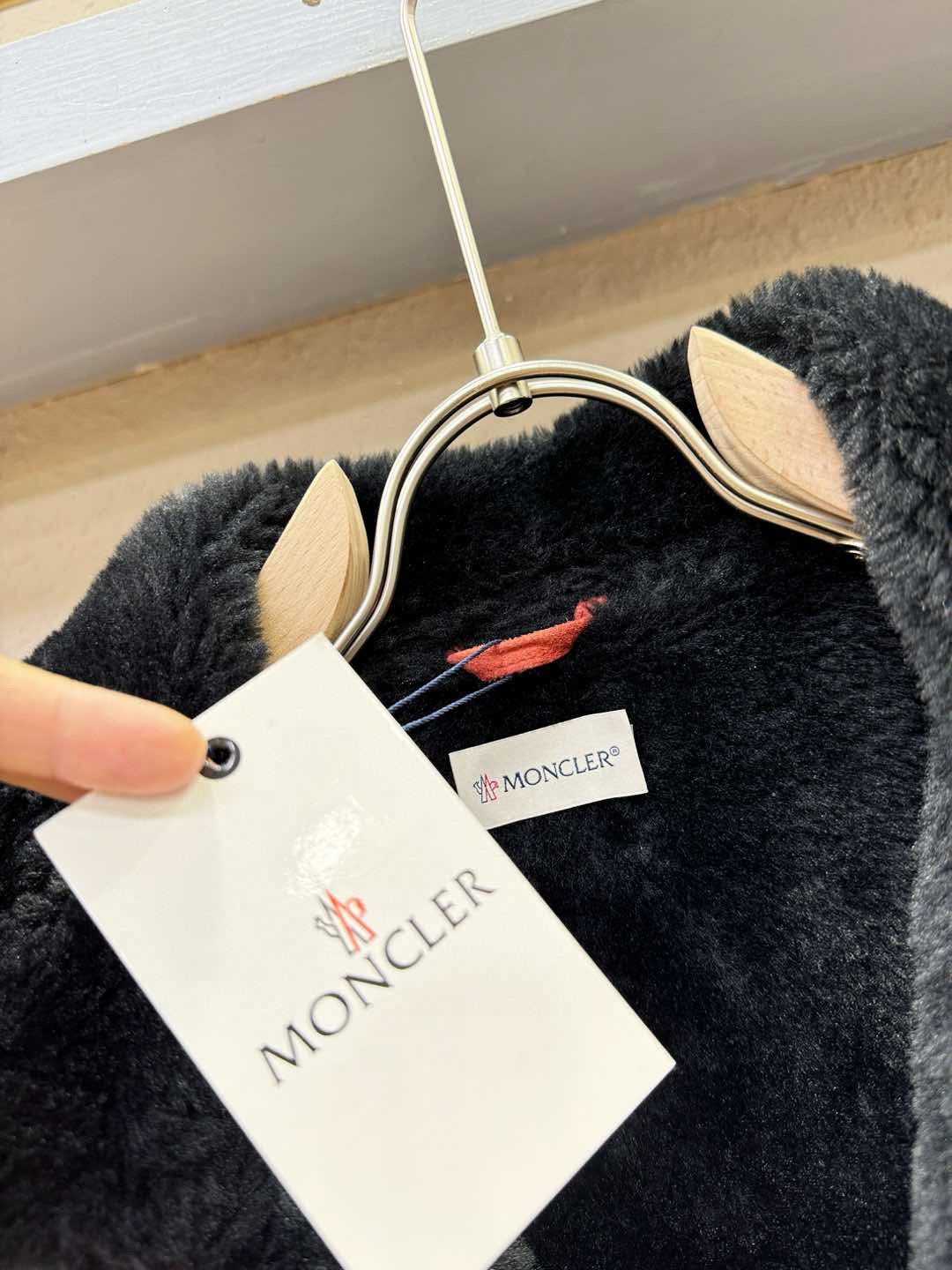 Moncler蒙口 新品皮毛一体，原生态人造皮面料；100%进口皮毛一体！采用进口人造皮皮料！皮料品质相