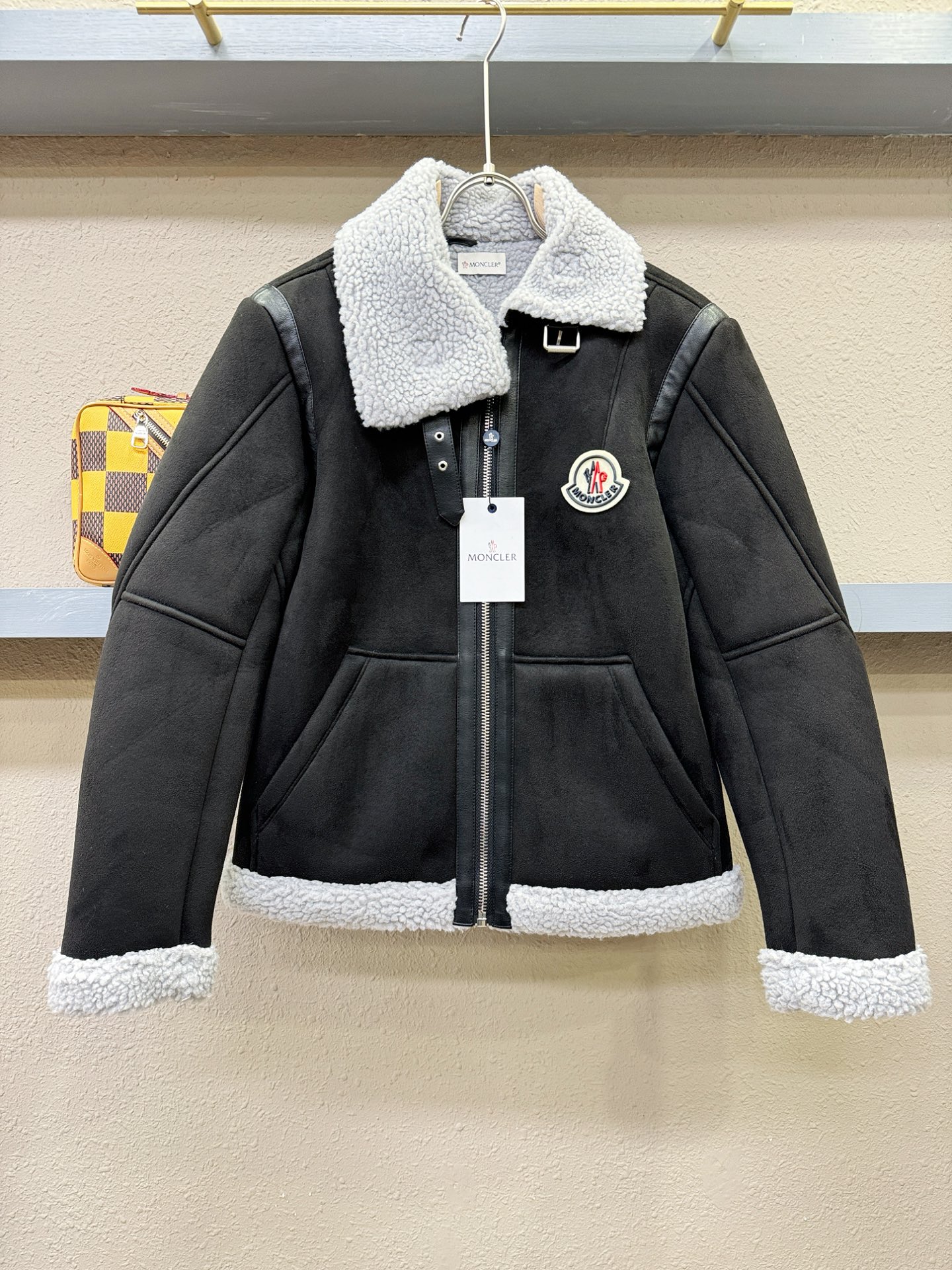 Moncler蒙口 新品皮毛一体，原生态人造皮面料；100%进口皮毛一体！采用进口人造皮皮料！皮料品质相