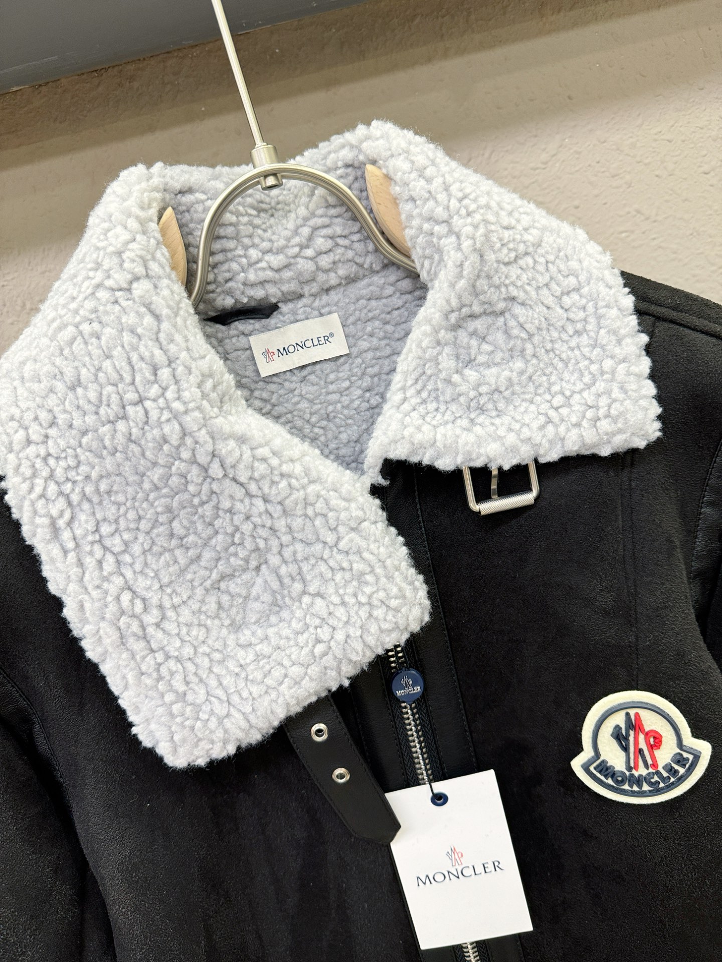 Moncler蒙口 新品皮毛一体，原生态人造皮面料；100%进口皮毛一体！采用进口人造皮皮料！皮料品质相