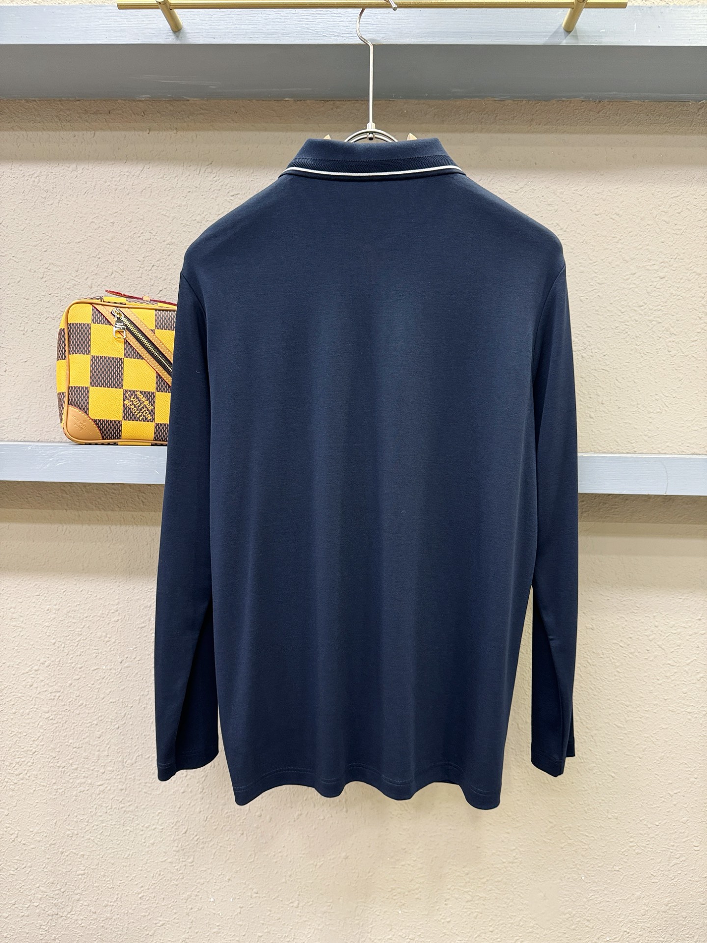 PRADA 普拉达 2025ss秋季新品 长袖翻领，经典Logo设计，百搭款 官网同步发售 定制面料，柔