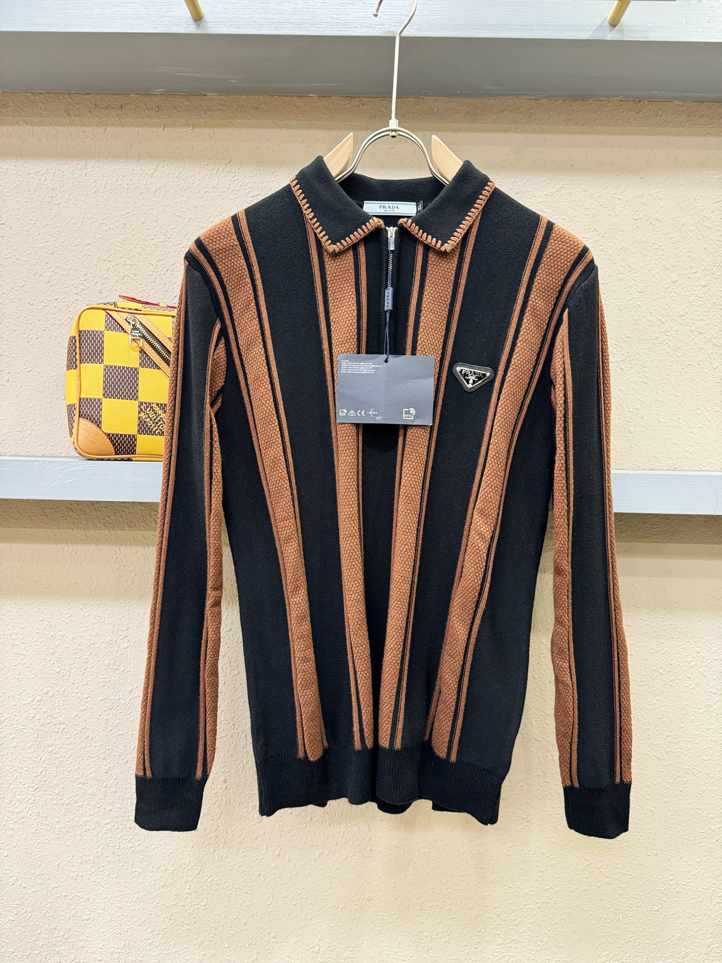 PRADA 普拉达 2025新款毛衣，胸前logo设计！贸易公司渠道稀出，同步官网发售！秋冬系列经典设计