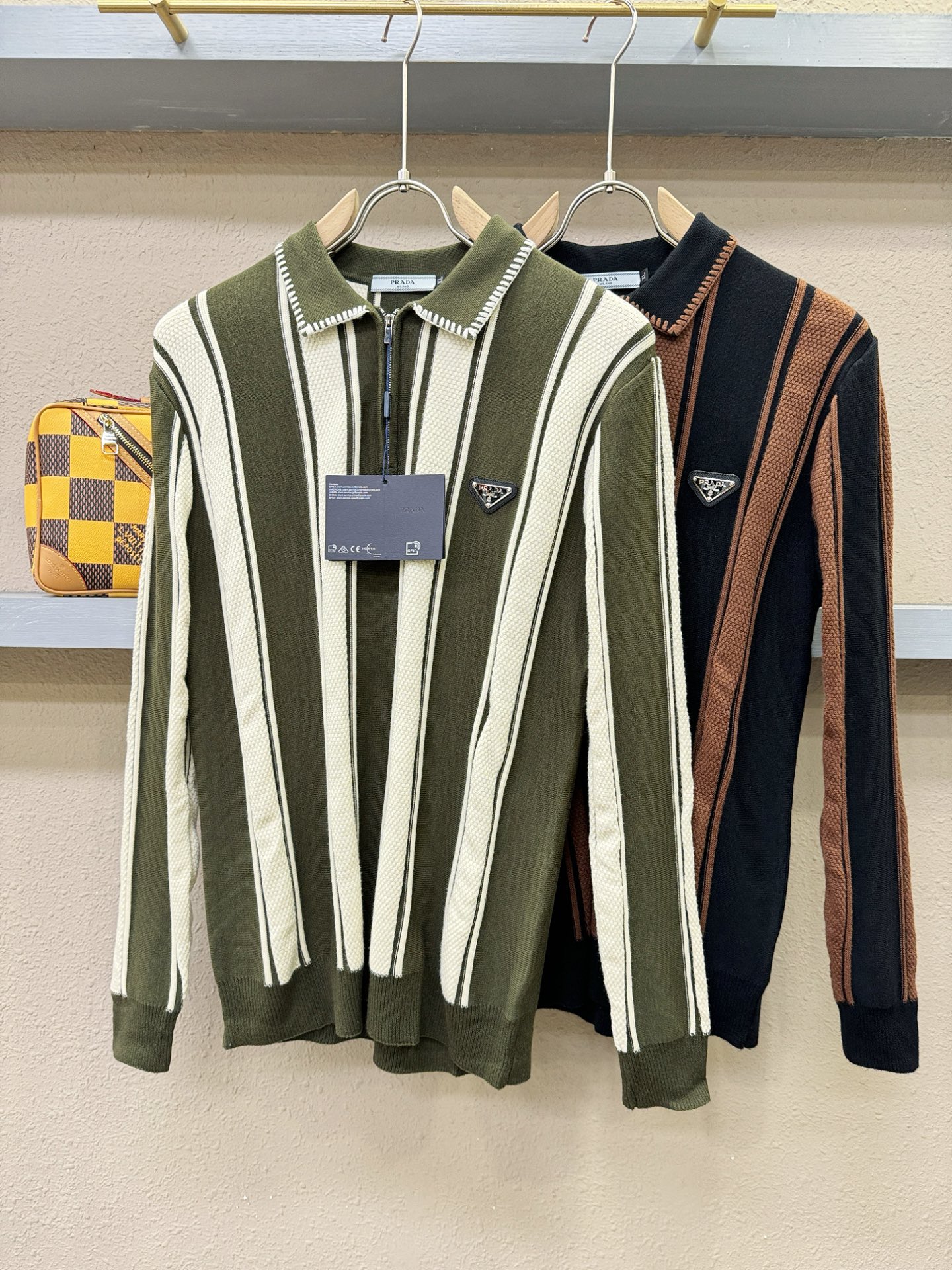 PRADA 普拉达 2025新款毛衣，胸前logo设计！贸易公司渠道稀出，同步官网发售！秋冬系列经典设计