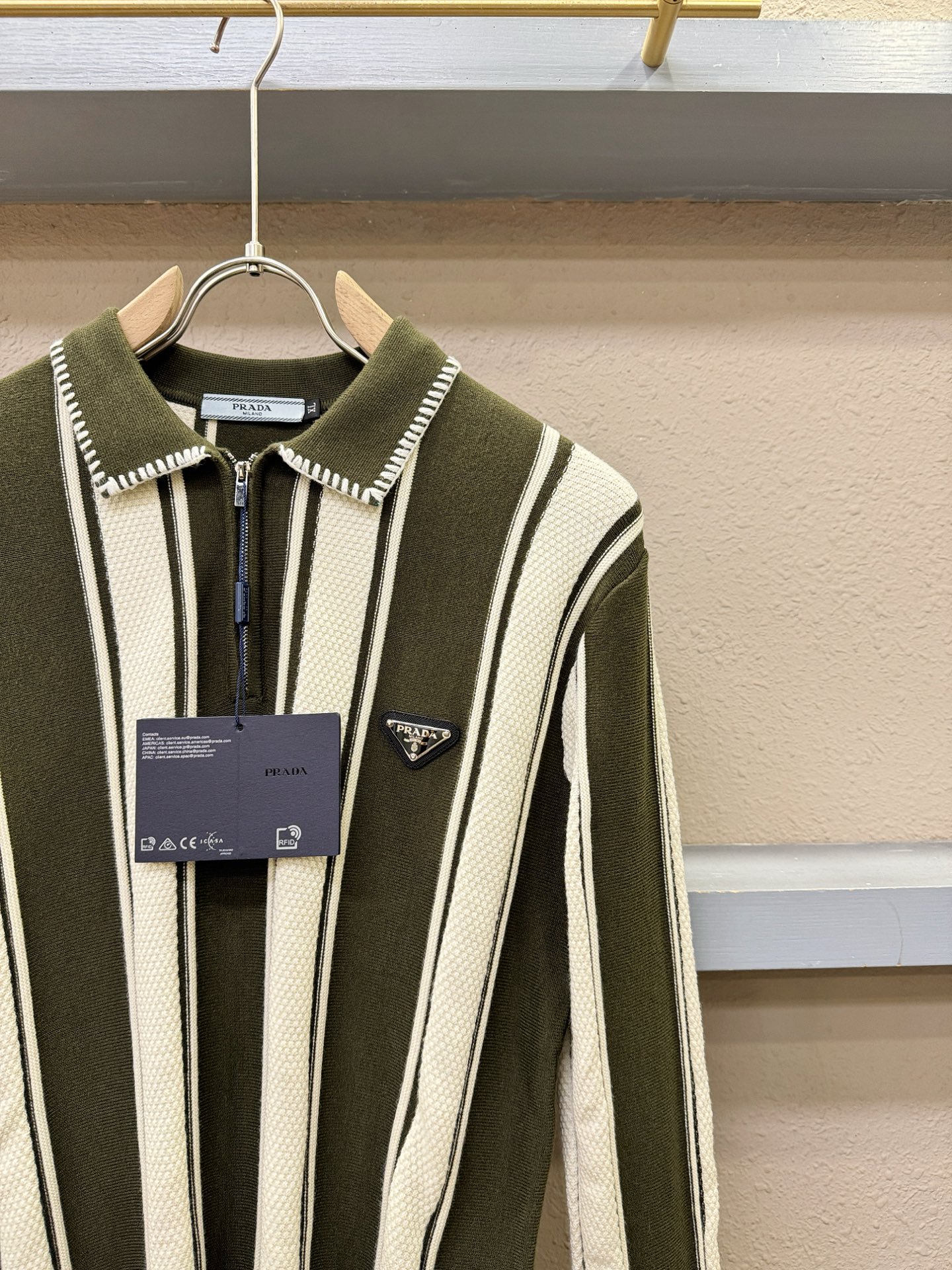 PRADA 普拉达 2025新款毛衣，胸前logo设计！贸易公司渠道稀出，同步官网发售！秋冬系列经典设计